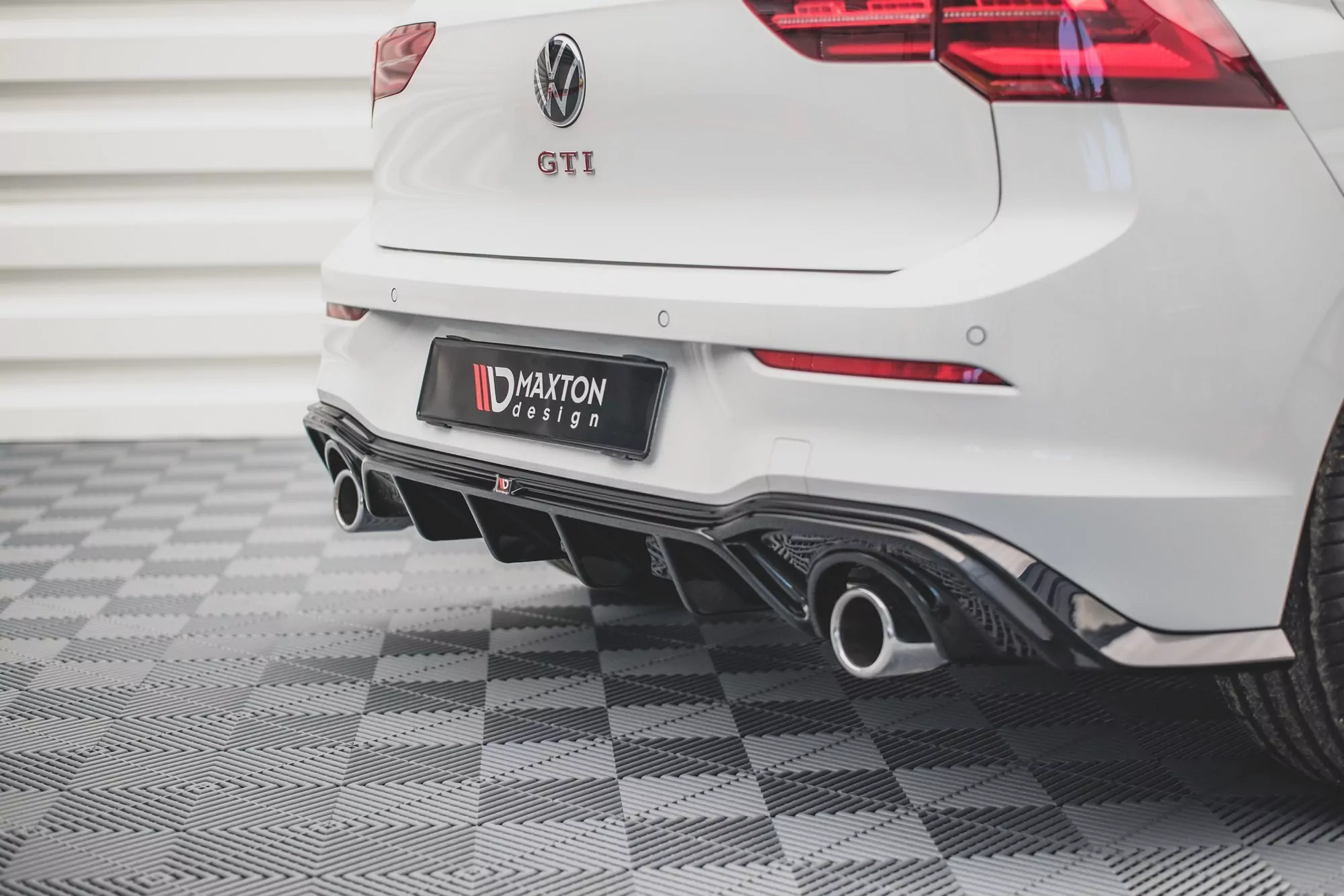 Diffusor Heck Ansatz V.2 Für Volkswagen Golf GTI Mk8 Schwarz Hochglanz