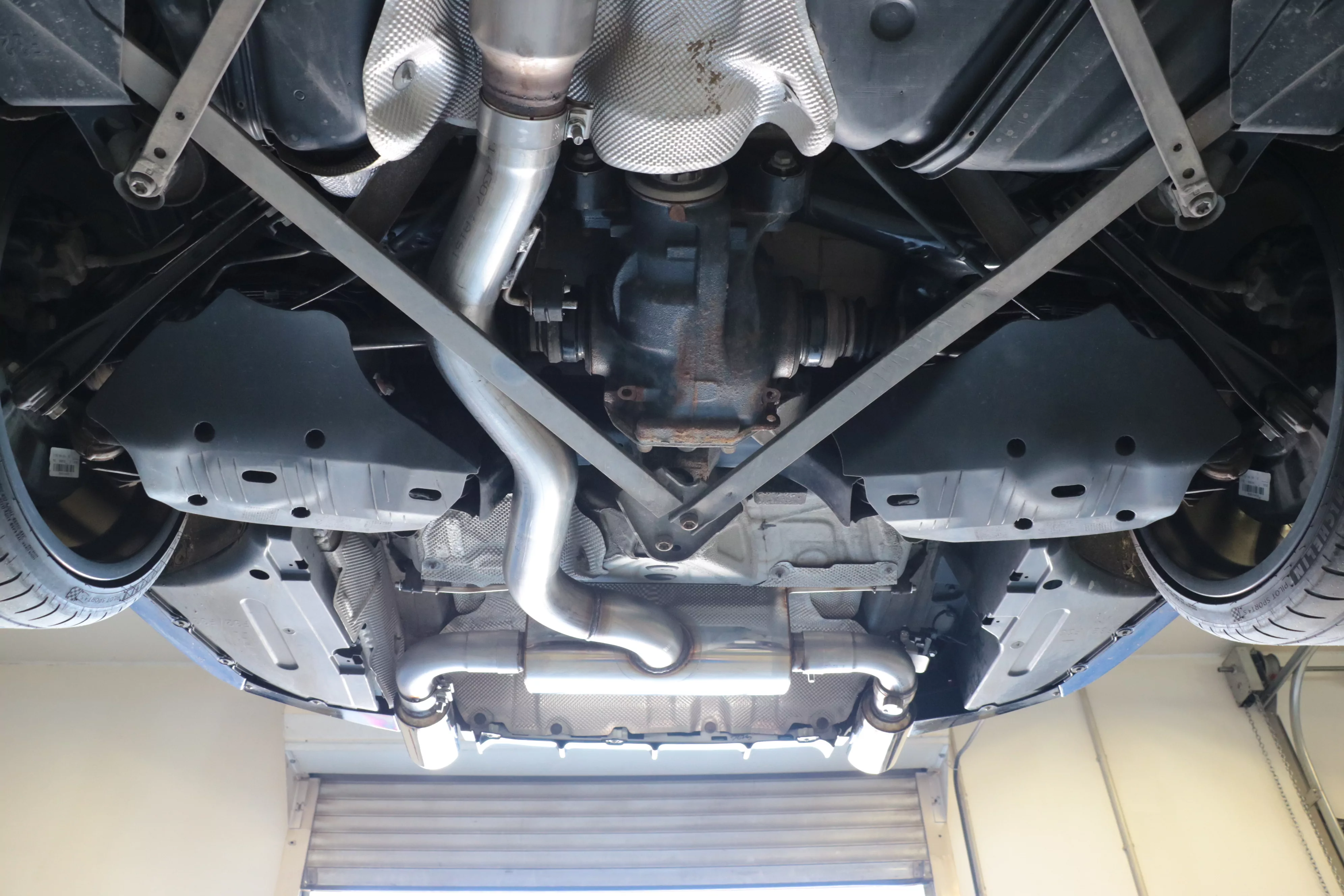 BMW F36 - 440i xDrive Grand Coupe - M-Paket  Endschalldämpfer quer Ausgang rechts/links - 1x100 Typ 25 rechts/links - mit Abgasklappe im linken Endrohr