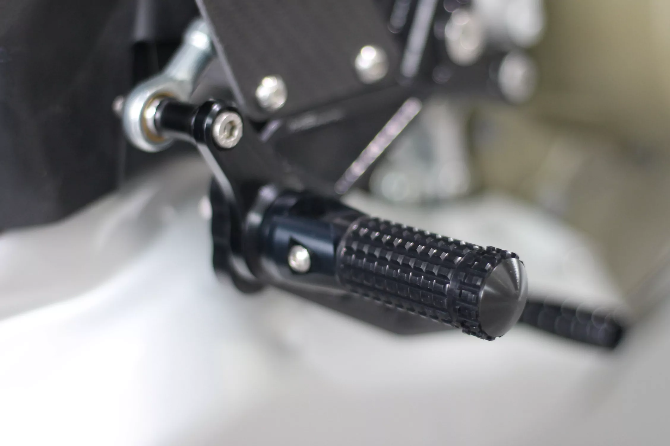 MG Biketec Sportfussrastenanlage / Rastenanlage / Fußrastenanlage mit ABE, gültig in D - A - CH für Ducati Streetfighter V4 / V4 S ab 2020