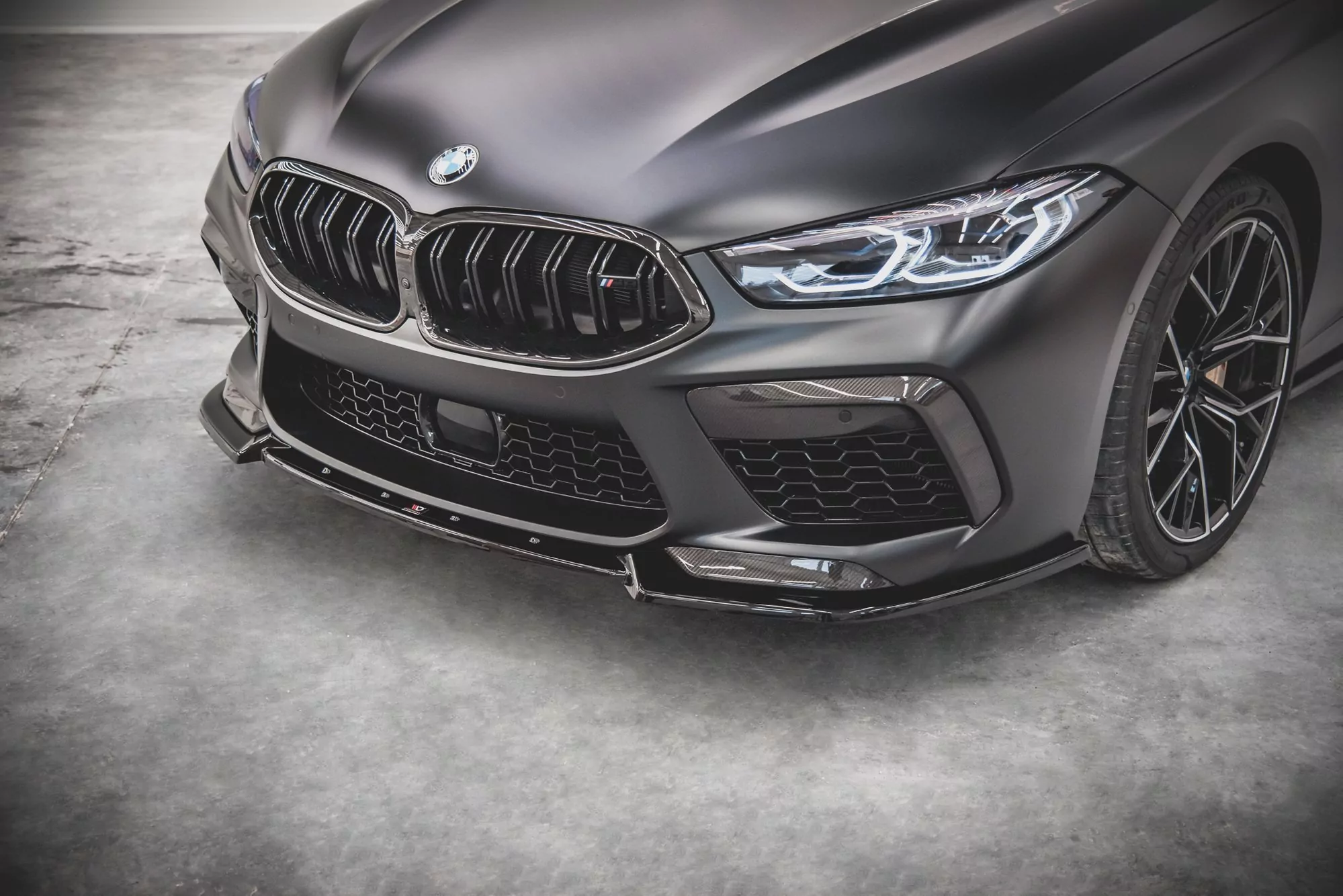 Front Ansatz V.3 Für BMW M8  Gran Coupe F93 / Coupe F92 Schwarz Hochglanz