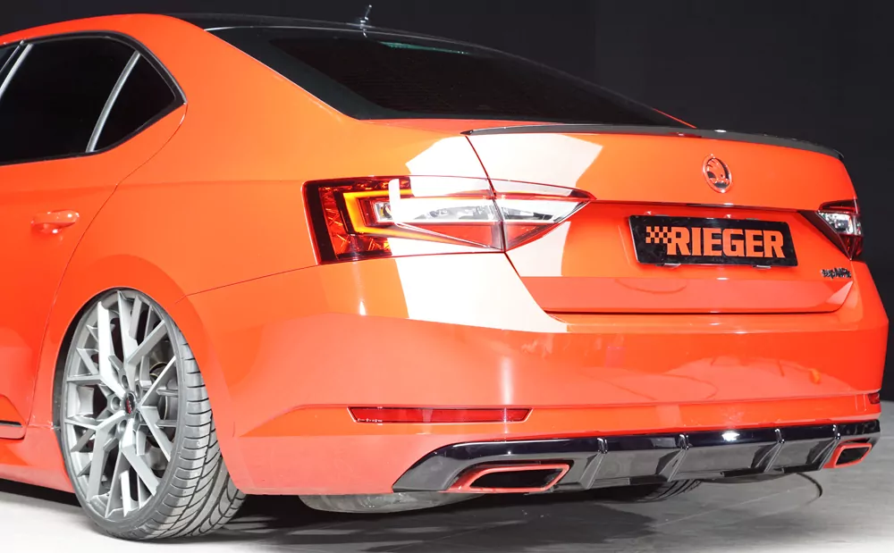 Rieger Heckeinsatz für Skoda Superb III (3T/3V) - Lim. 08.19- (ab Facelift 2) schwarz glanz