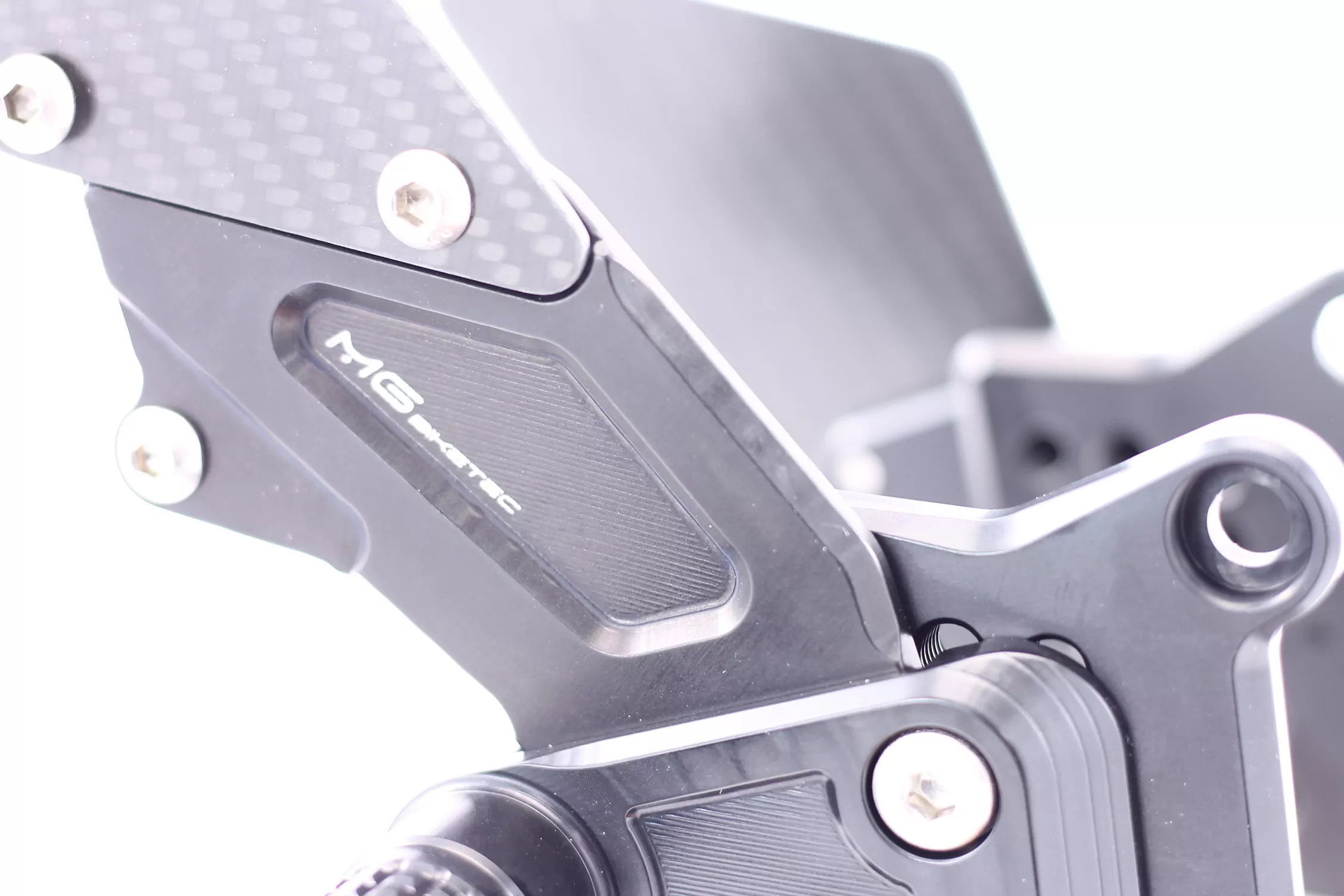 MG Biketec Sportfussrastenanlage / Rastenanlage / Fussrastenanlage mit ABE, gültig in D - A - CH für KTM 1290 Super Duke GT ab 2016-2020