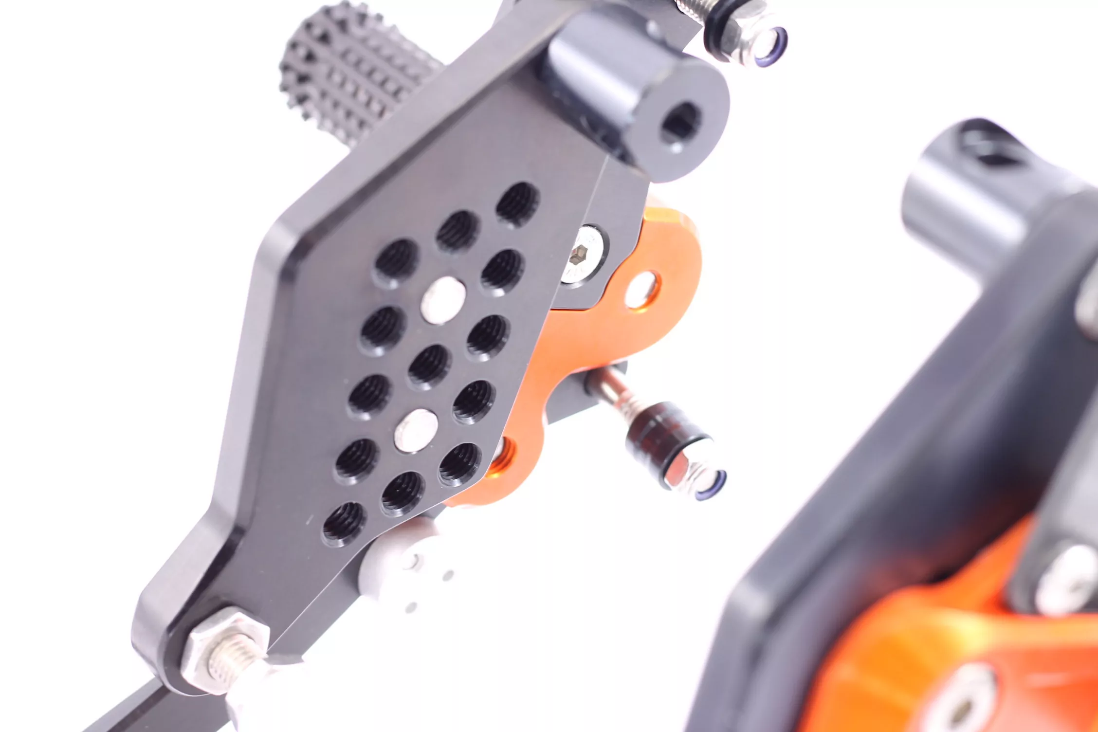 MG Biketec Sportfussrastenanlage / Rastenanlage / Fußrastenanlage mit ABE, gültig in D - A - CH für KTM 690 Duke ab 2016