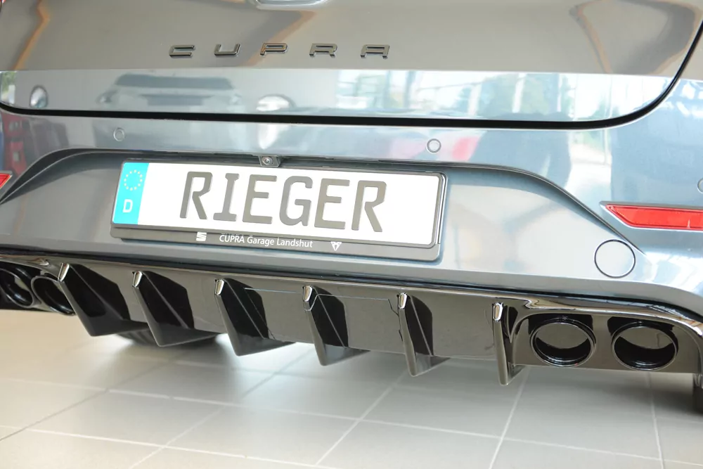 Rieger Heckeinsatz (für Fzg. mit AHK) glanz schwarz für Seat Leon (KL) 5-tür. (ST/Sportstourer) 09.20-06.24 (bis Facelift)