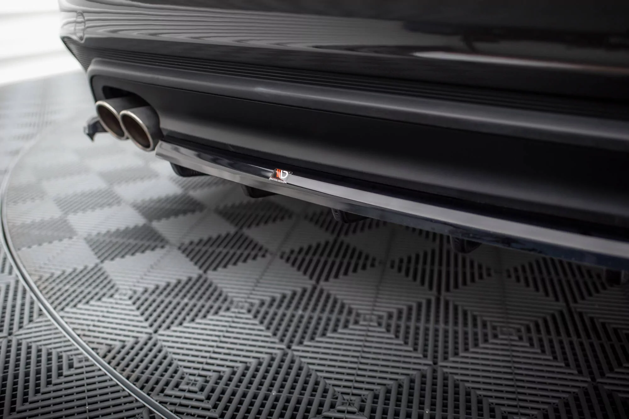 Hinten Splitter (mit Einem Vertikalem Balken) Jaguar XE X760 Facelift Schwarz Hochglanz