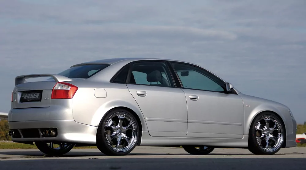 Rieger Heckscheibenblende für Audi A4 (8E) Typ B7 - Lim. 11.04- (ab Facelift) carbon optik