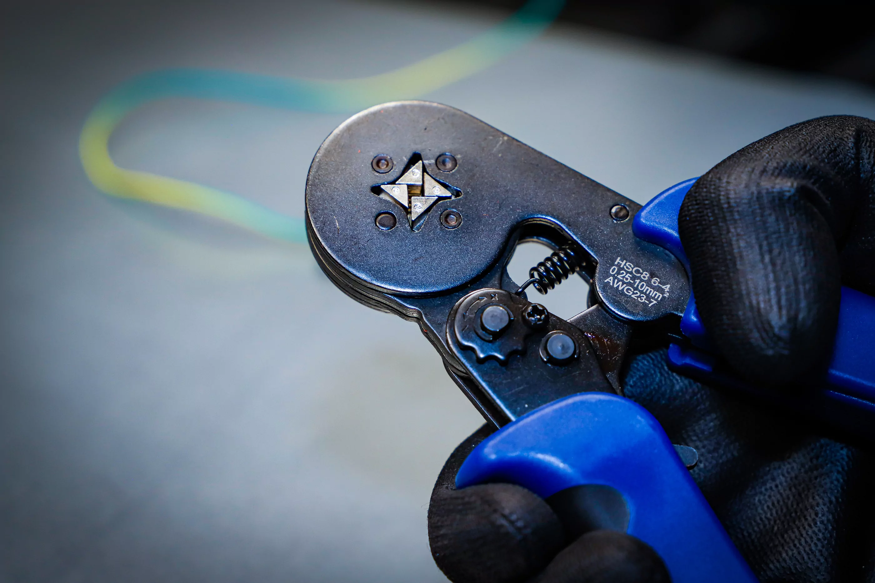 Crimpzange für Aderendhülsen 0,25 - 10 mm² | mit Aderendhülsen-Sortiment 0,5 - 10 mm²