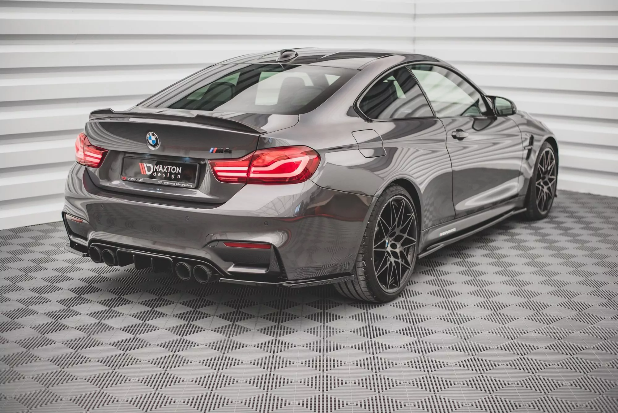 Heck Ansatz Flaps Diffusor V.2 Für BMW M4 F82 Schwarz Hochglanz