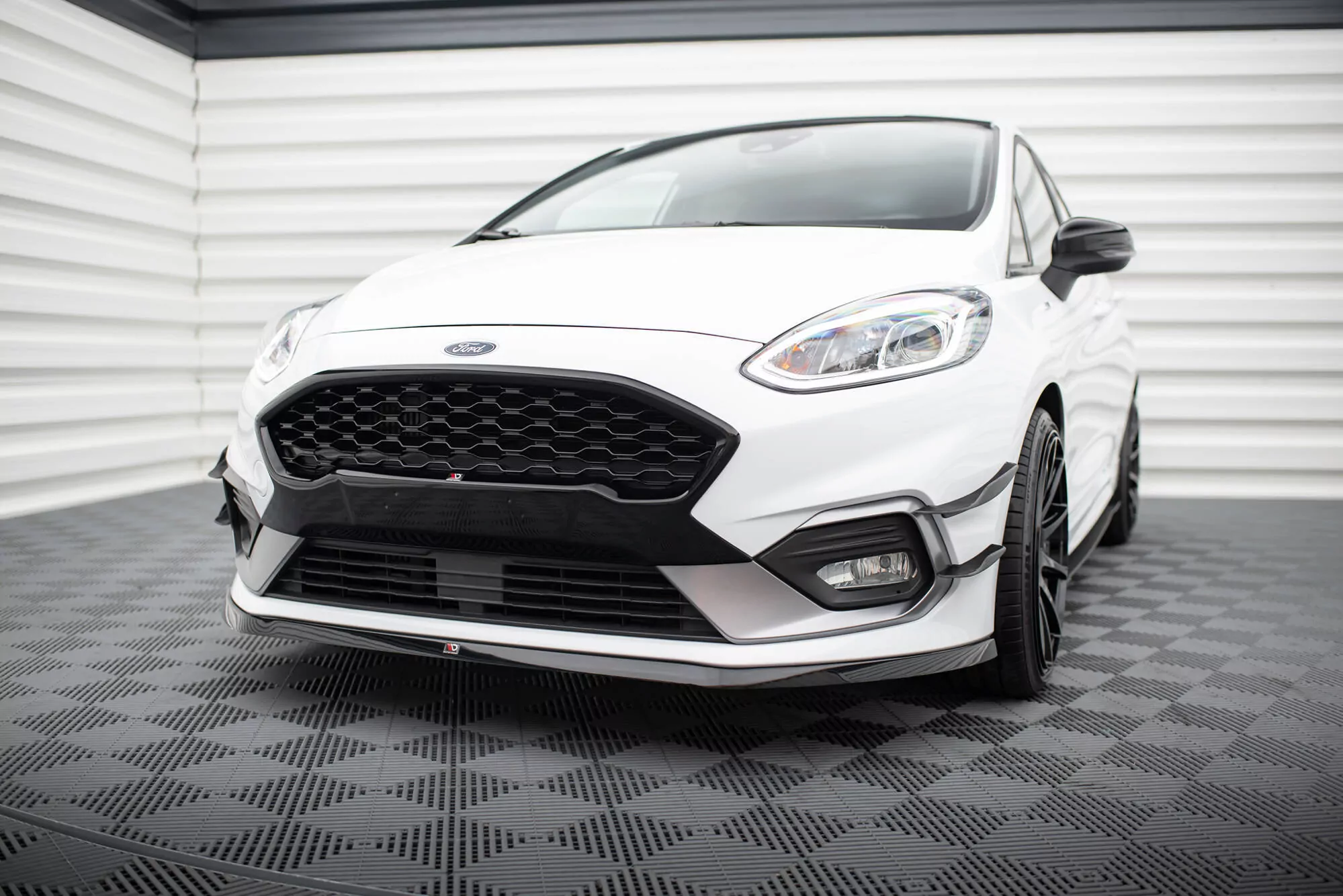Front Ansatz Passend Für V.6 Passend Für Ford Fiesta Mk8 ST / ST-Line Schwarz Hochglanz Schwarz Hochglanz