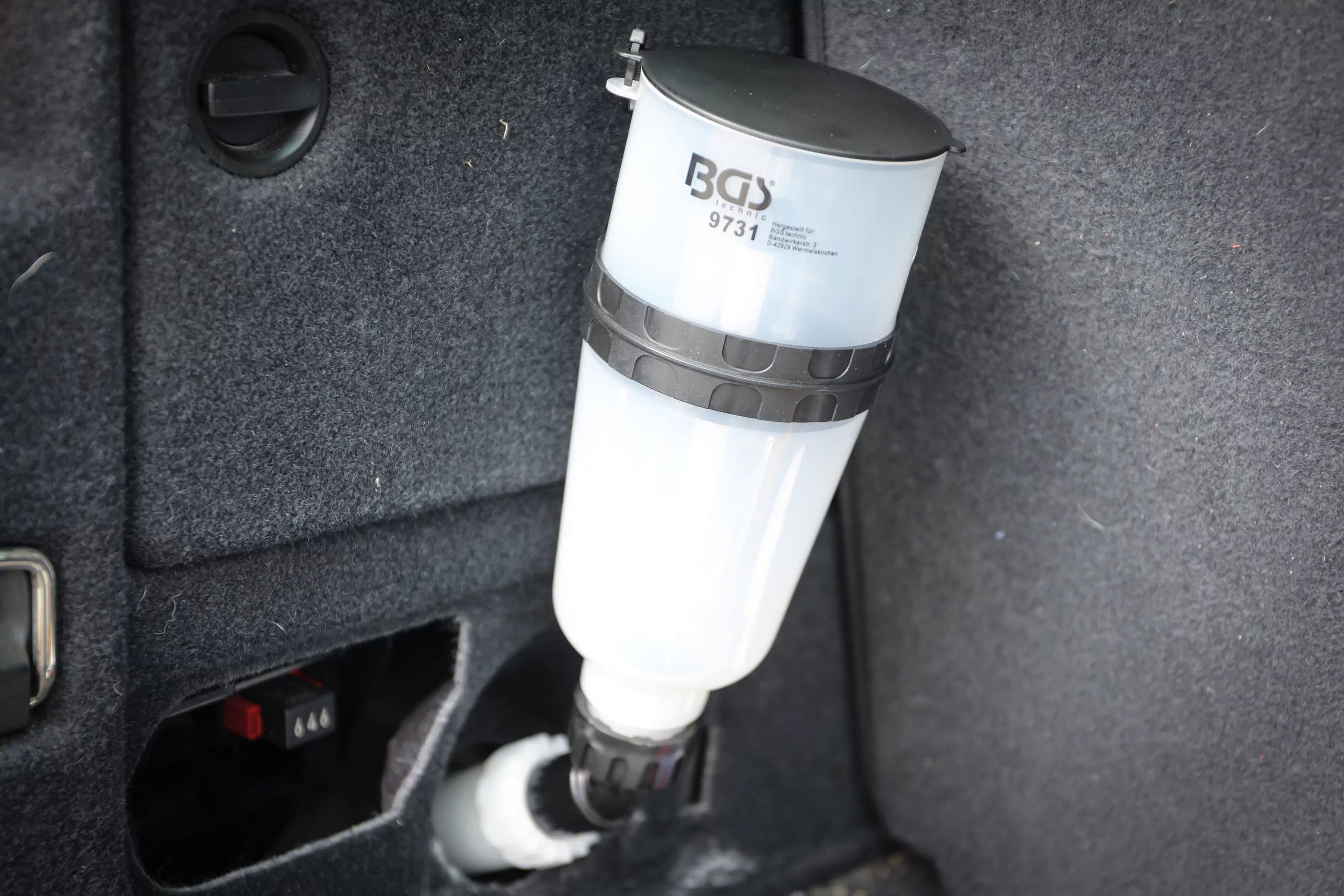 Einfülltrichter | für Harnstoff (AUS 32) | abgewinkelt