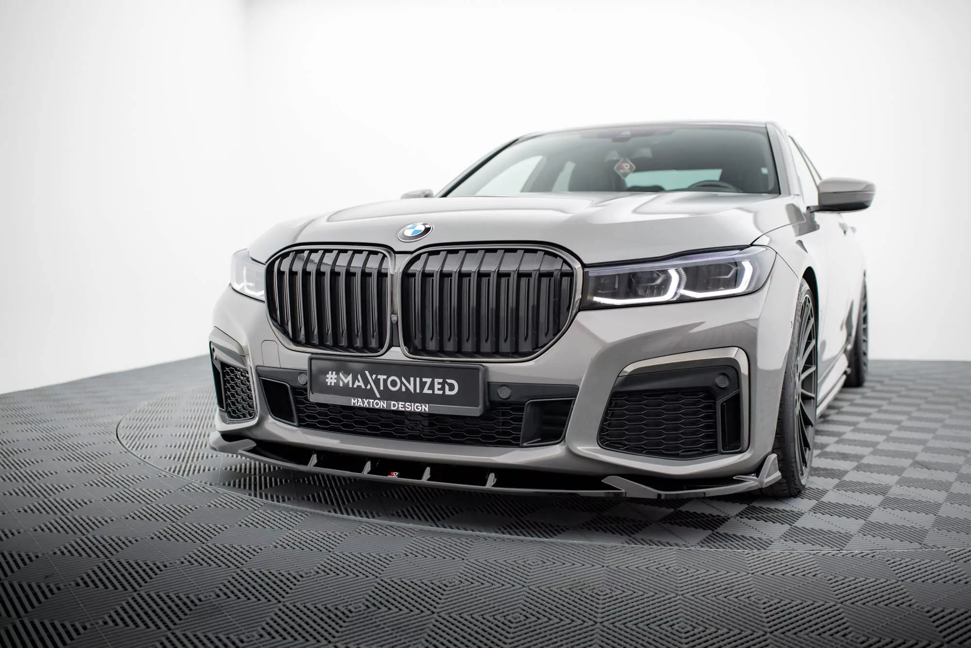 Front Ansatz V.5 Für BMW 7 M-Paket G11 / G12 Facelift Schwarz Hochglanz