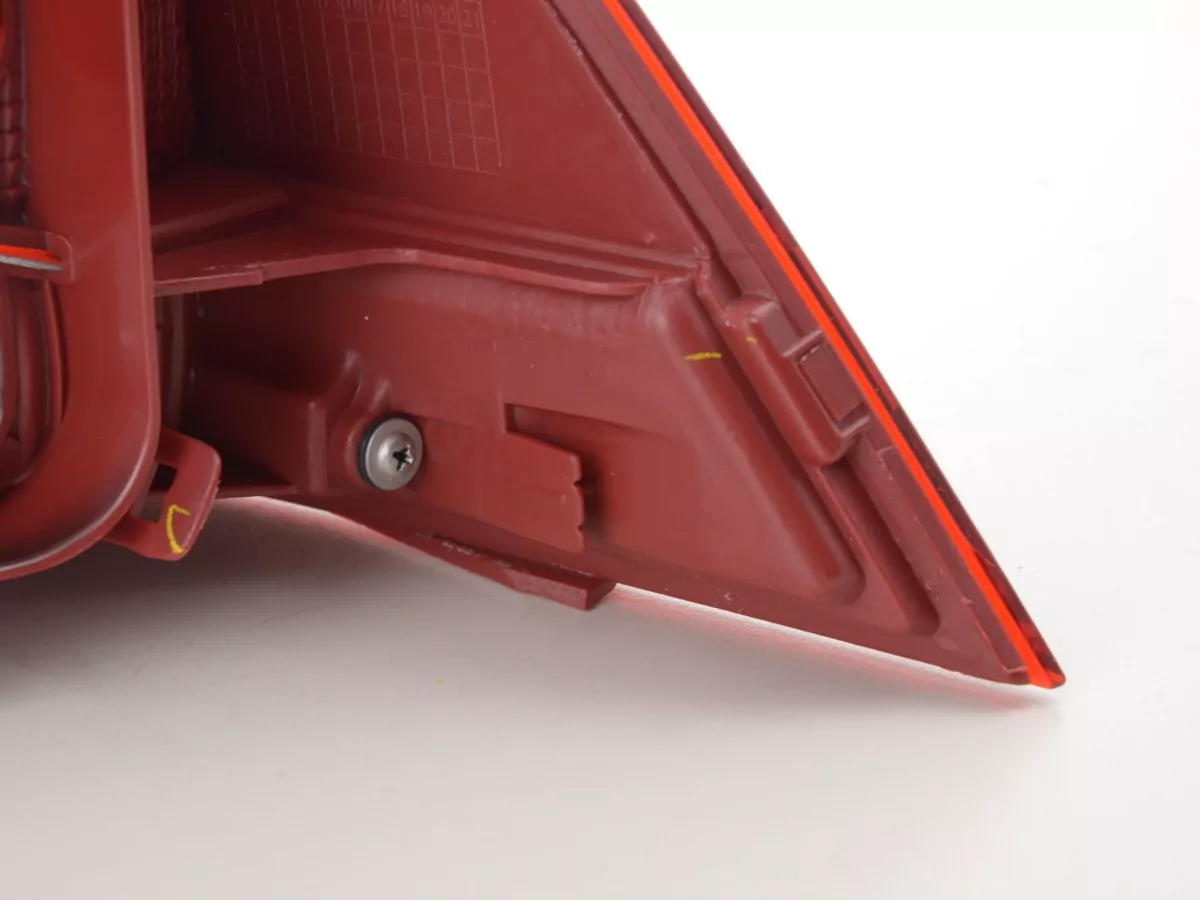 Verschleißteile Rückleuchte links VW Passat 3C Limo Bj. 10-14 schwarz