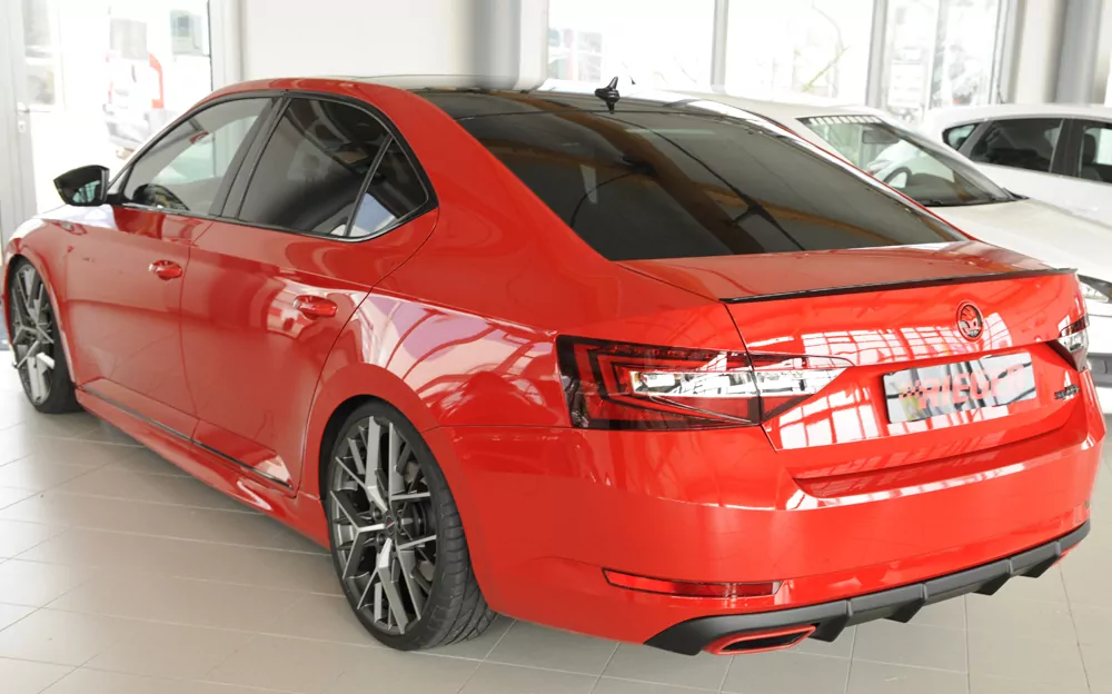 Rieger Heckeinsatz für Skoda Superb III (3T/3V) - Lim. 08.19- (ab Facelift 2) carbon optik