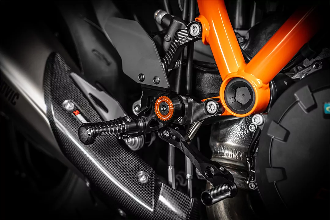 GILLES MUE2 Fußrastenanlage für KTM 1290 Super Duke R ab 2020- 1390 Super Duke R 2023-