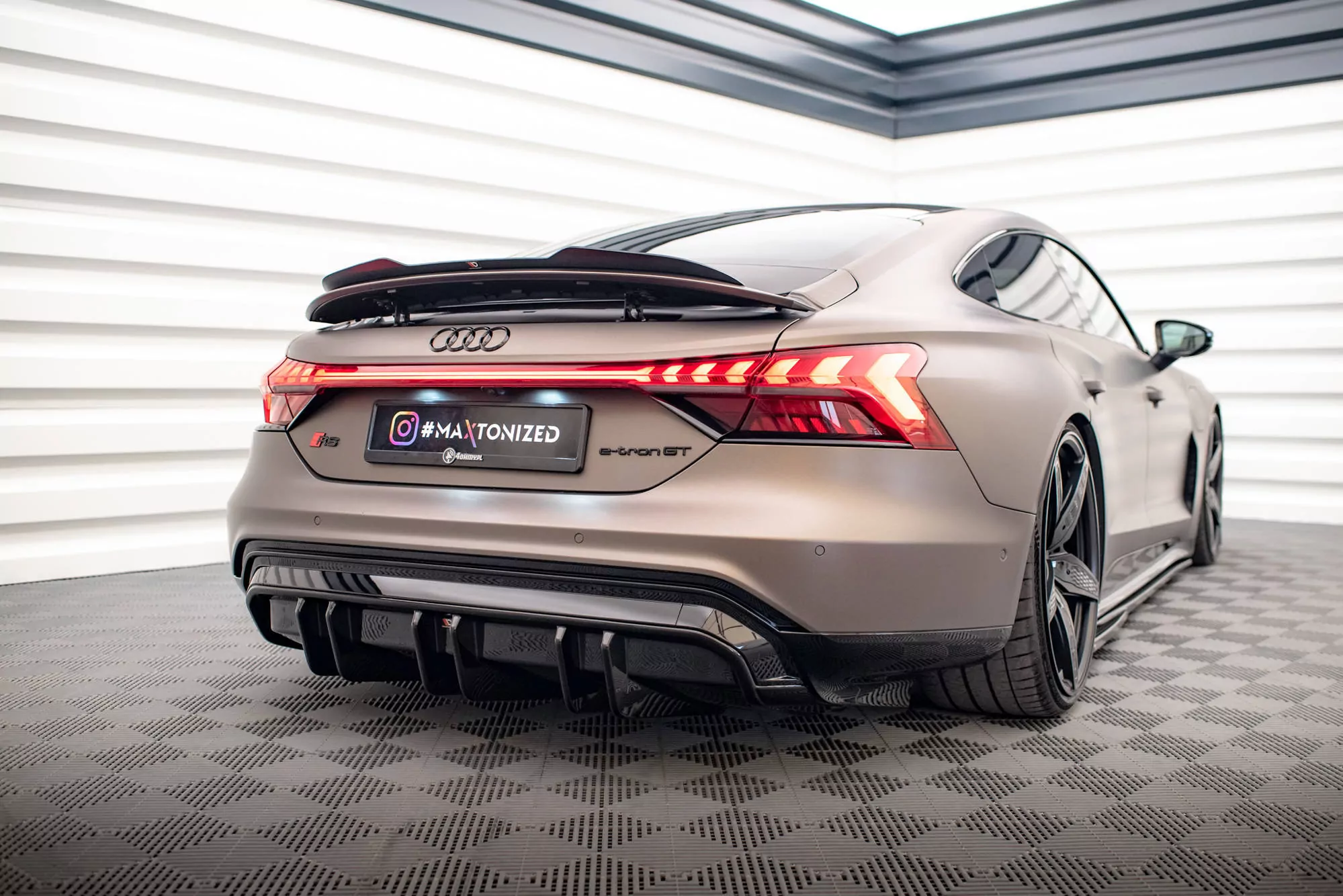 Diffusor Heck Ansatz Für Audi E-Tron GT / RS GT Mk1 Schwarz Hochglanz
