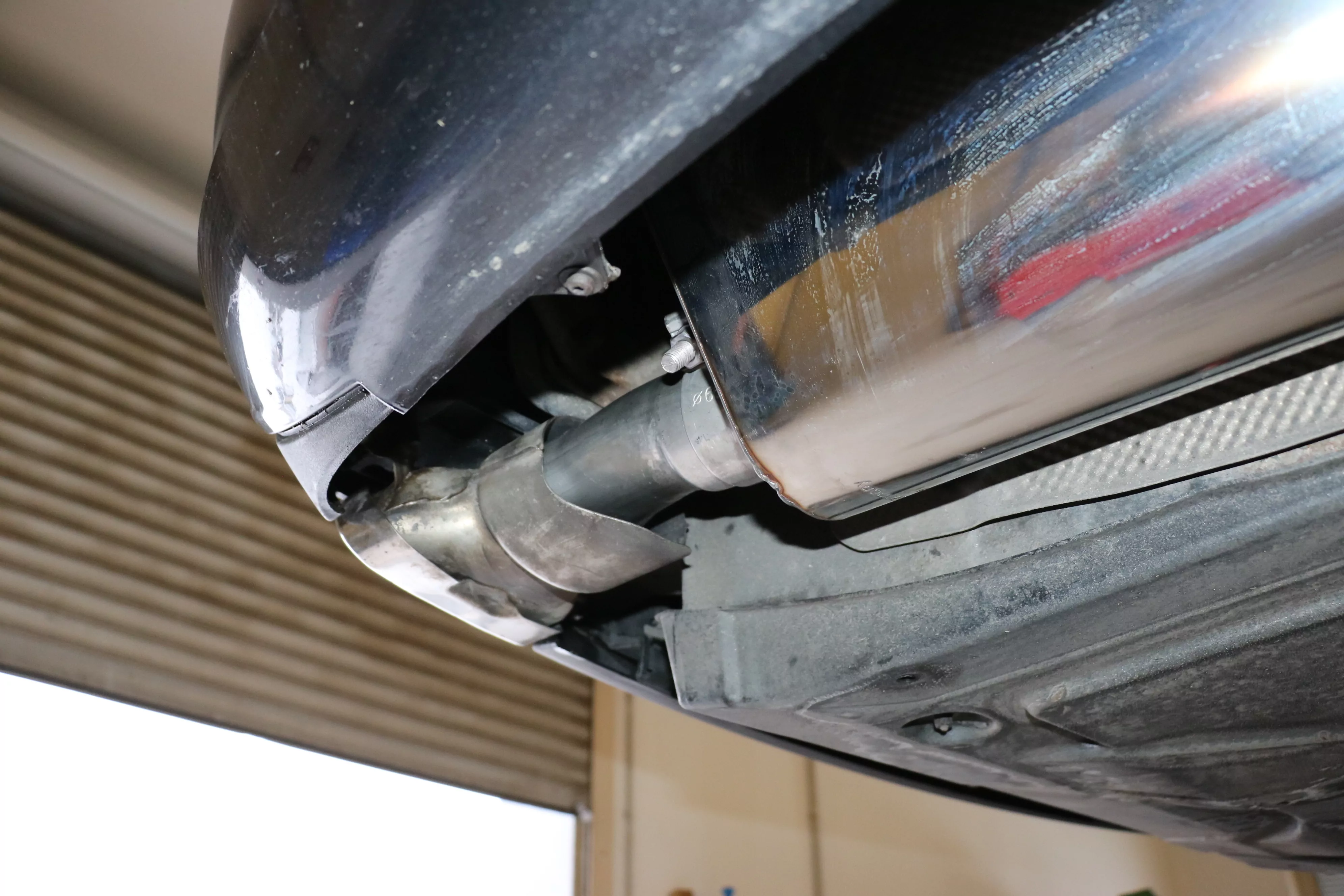 Mercedes E-Klasse W212 mit AMG Paket Endschalldämpfer rechts/links für Fahrzeuge mit originalen Endrohrblenden in der Stoßstange- Austritt im originalen Endrohr