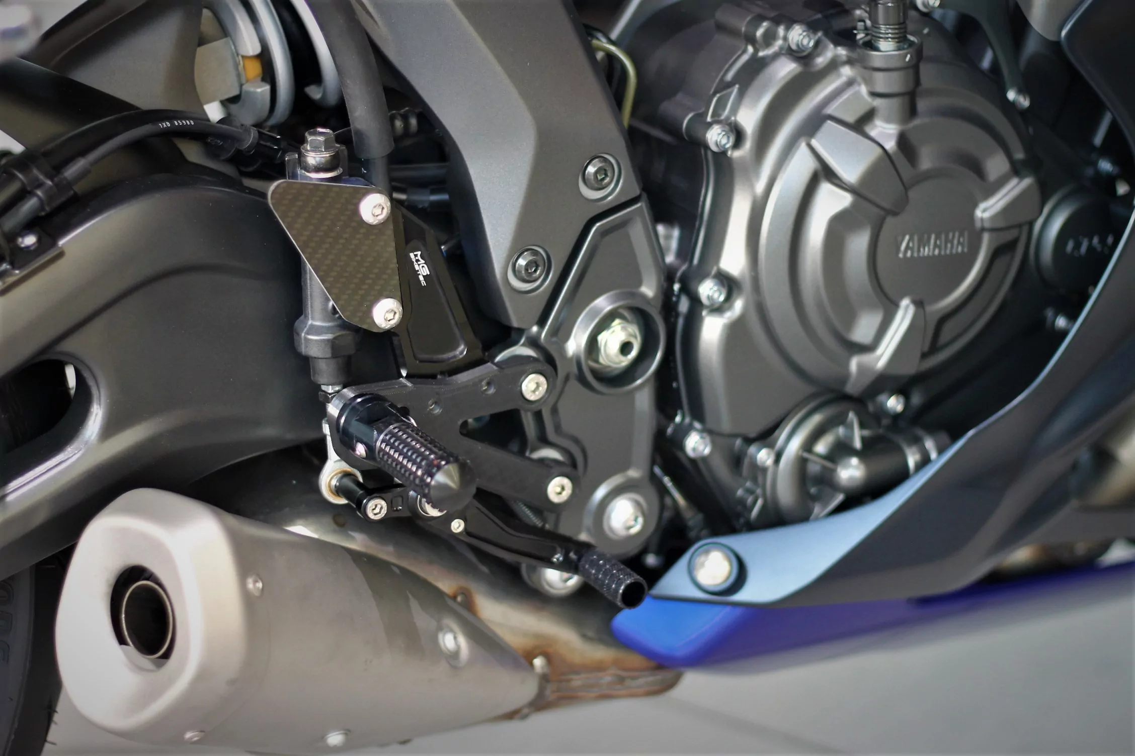 MG Biketec Sportfussrastenanlage / Rastenanlage / Fußrastenanlage mit ABE, gültig in D - A - CH für Yamaha YZF-R7 ab 2021