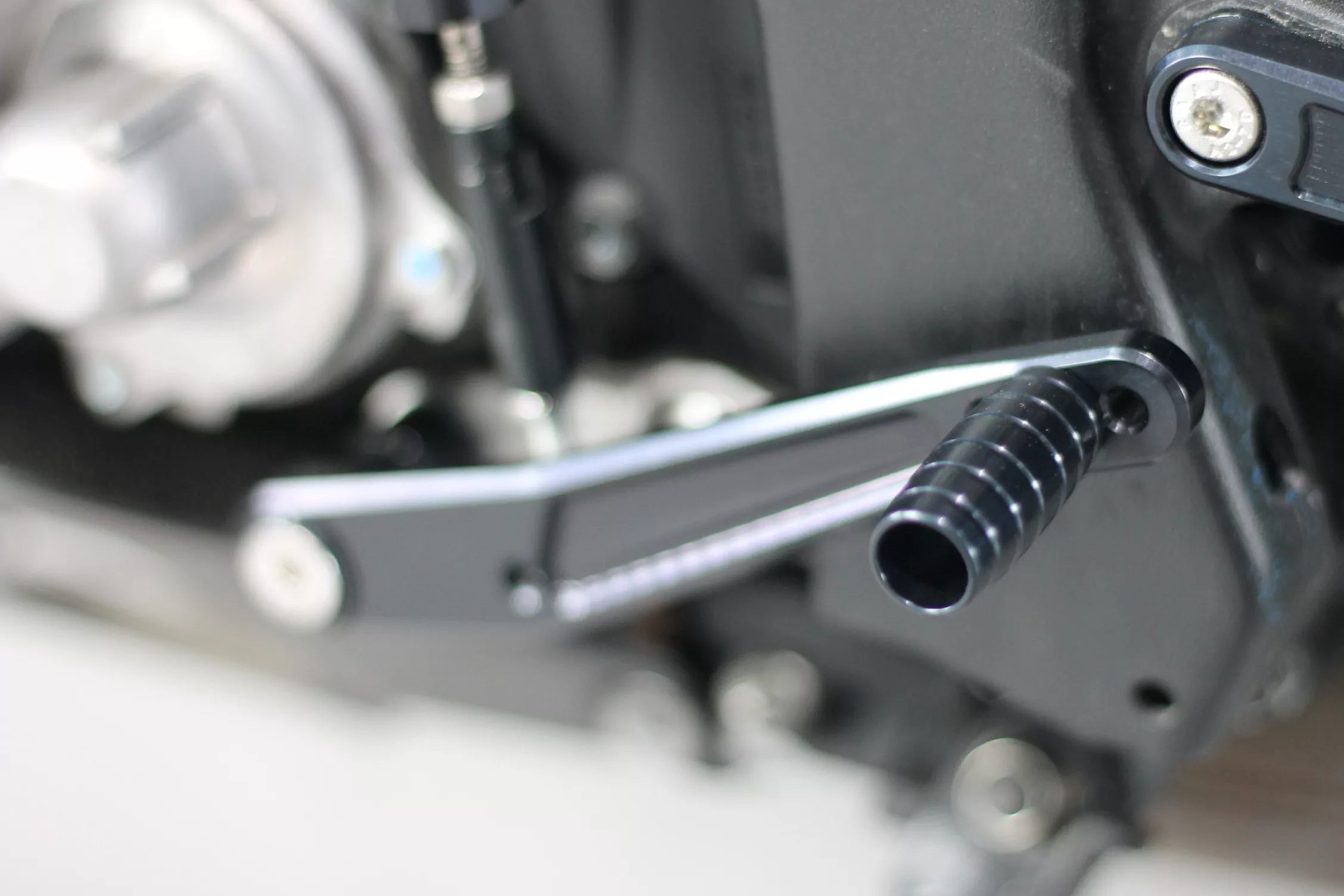 MG Biketec Sportfussrastenanlage / Rastenanlage / Fussrastenanlage mit ABE, gültig in D - A - CH für Suzuki GSX-R 1000 / R ab 2017