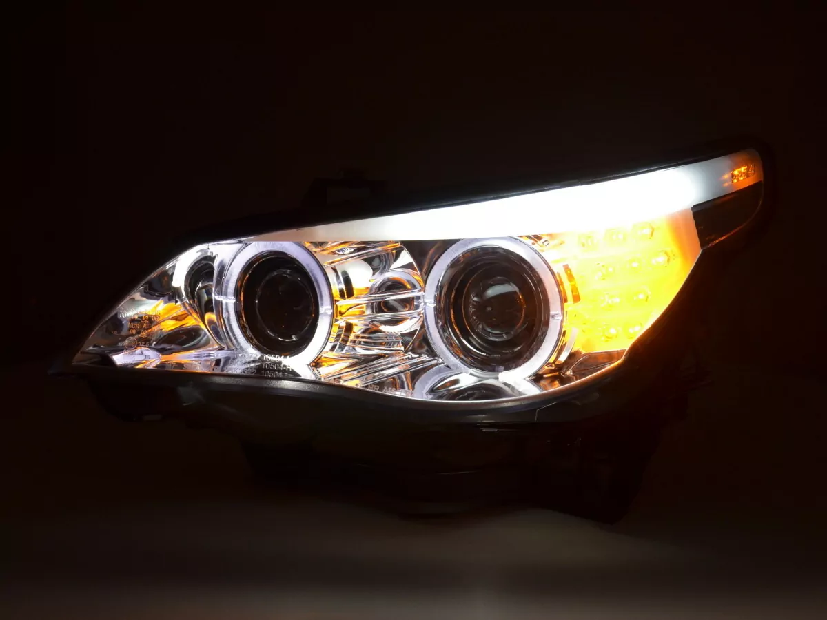 Scheinwerfer Set Xenon Angel Eyes LED BMW 5er E60/E61 Bj. 05-07 chrom
