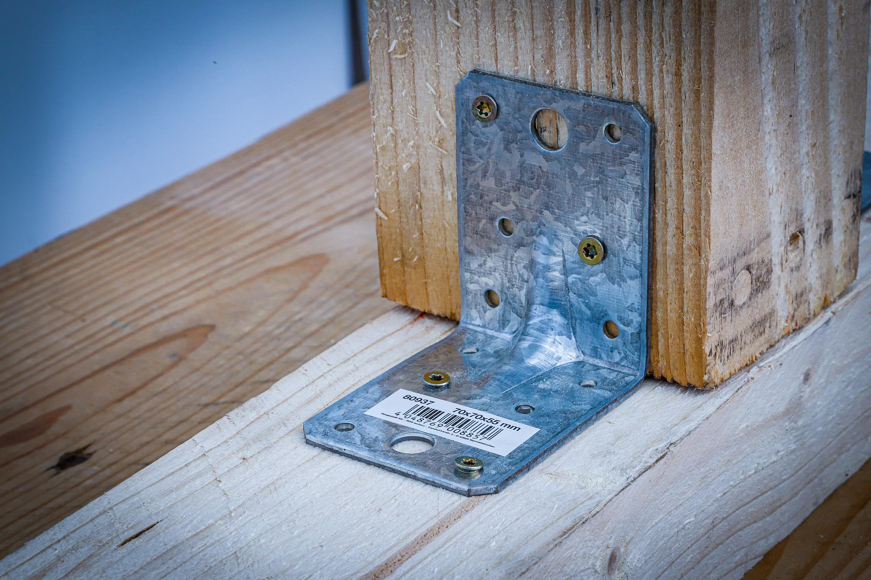 Winkelverbinder | mit Sicke | 70 x 70 x 55 x 2,5 mm | Spar-Pack | 25 Stück