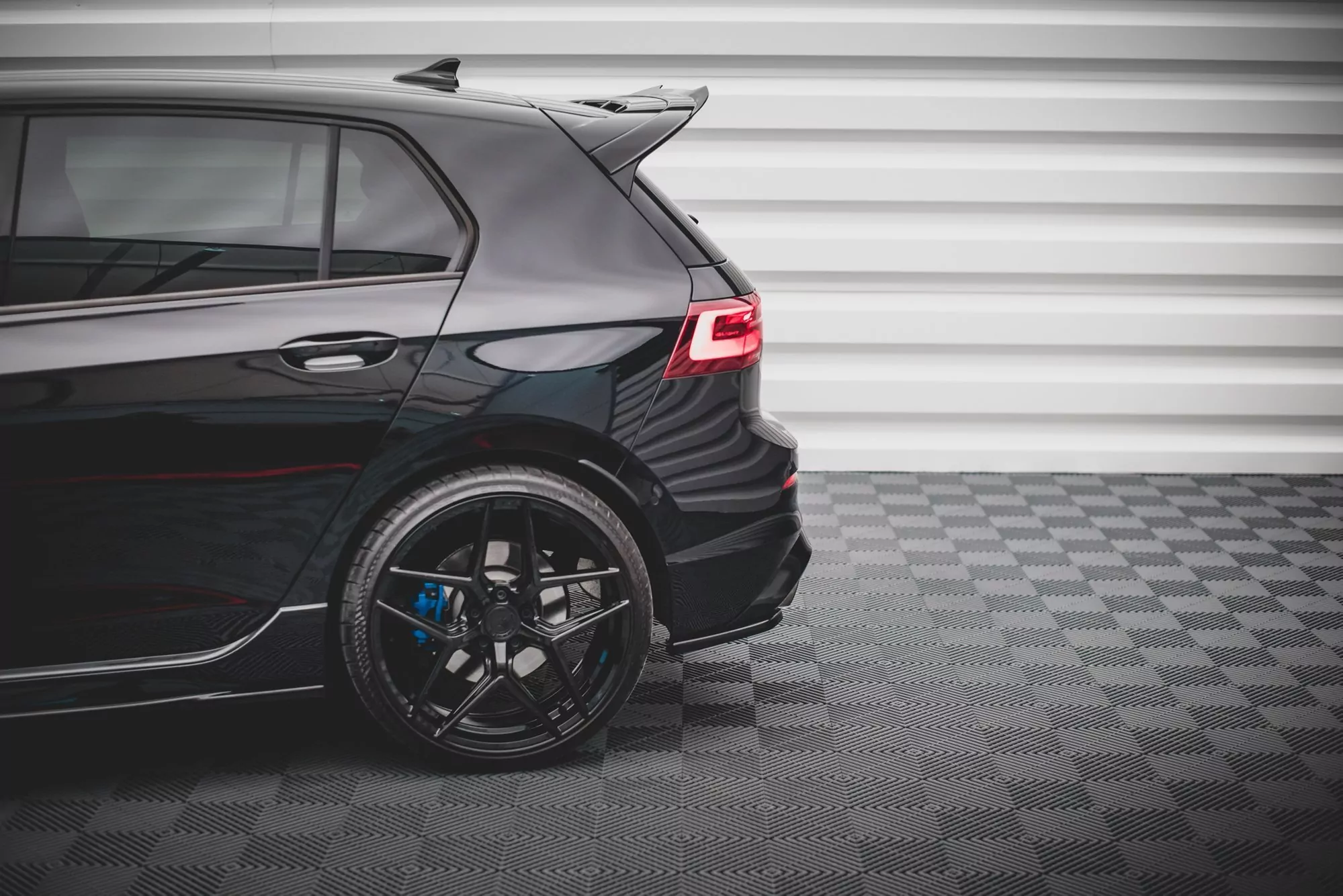 Heck Ansatz Flaps Diffusor V.1 Für Volkswagen Golf R Mk8 Schwarz Hochglanz
