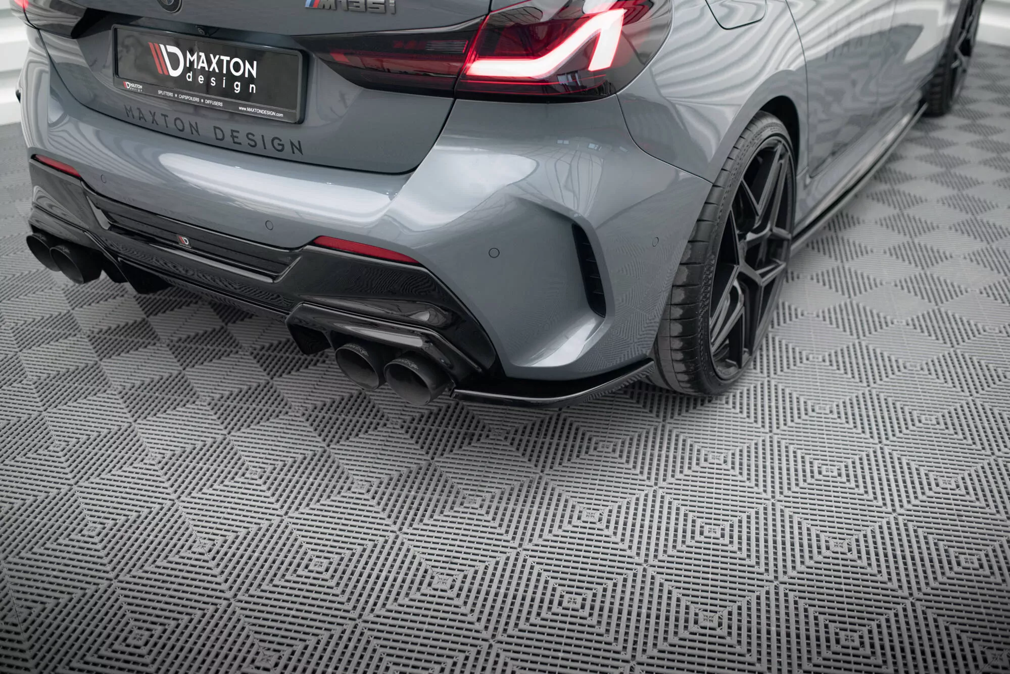 Heck Ansatz Flaps Diffusor Passend Für Diffusor V.2 Passend Für BMW 1er F40 M-Paket/ M135i Schwarz Hochglanz Schwarz Hochglanz