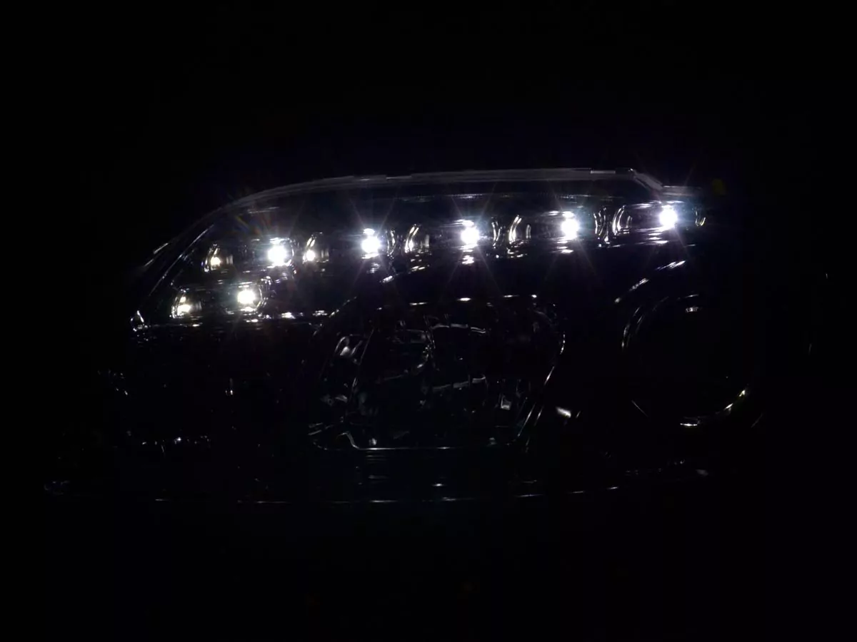 Scheinwerfer Set Daylight LED TFL-Optik VW Touran Typ 1T / VW Caddy Typ 2K Bj. 03- chrom