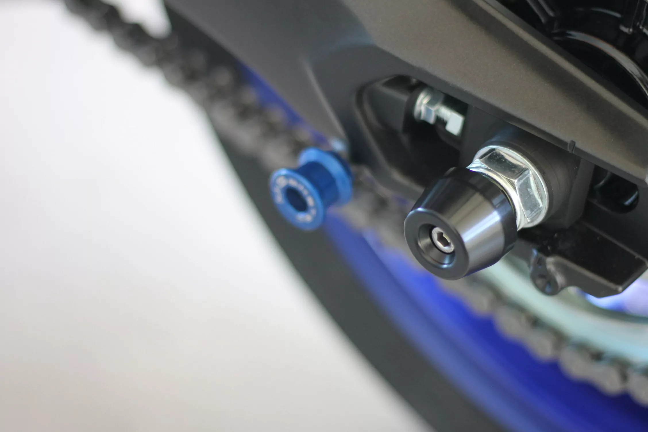 MG Biketec Sturzprotektoren / Protektor - Schwinge für Yamaha MT-09 ab 2014-2016