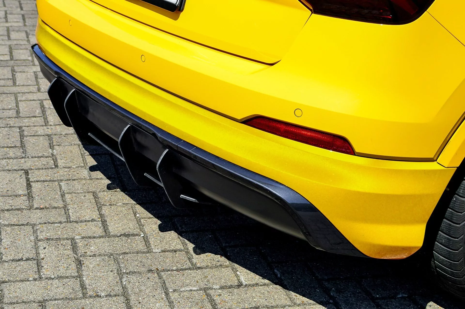 Gefräster Heckansatz mit Finnen für Audi Q2 Sport GA