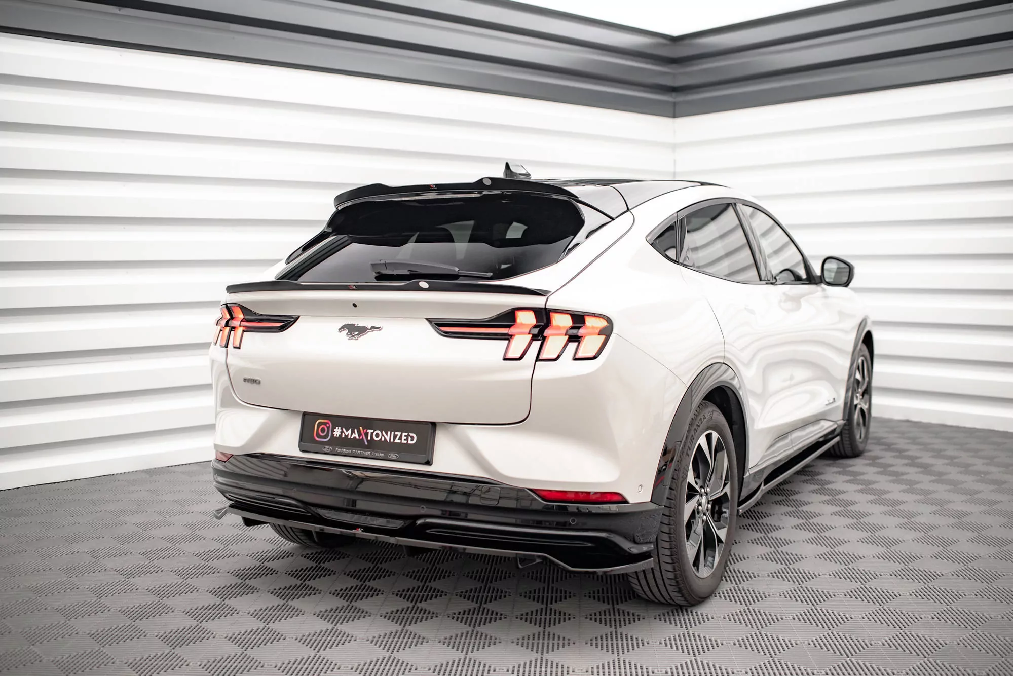 HĂ¶her Spoiler CAP Für Ford Mustang Mach-E Mk1 Schwarz Hochglanz