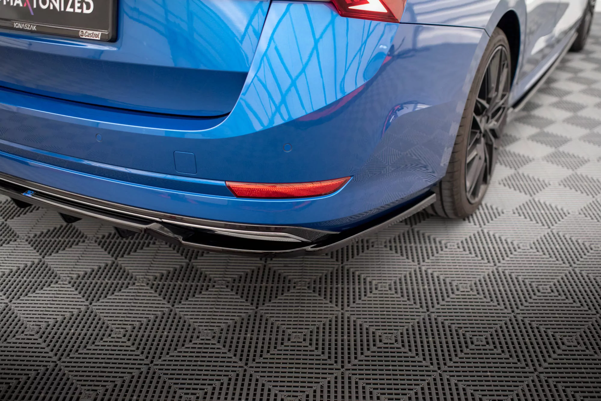 Hinten Splitter (mit Einem Vertikalem Balken) Skoda Octavia Sportline Mk4 Schwarz Hochglanz