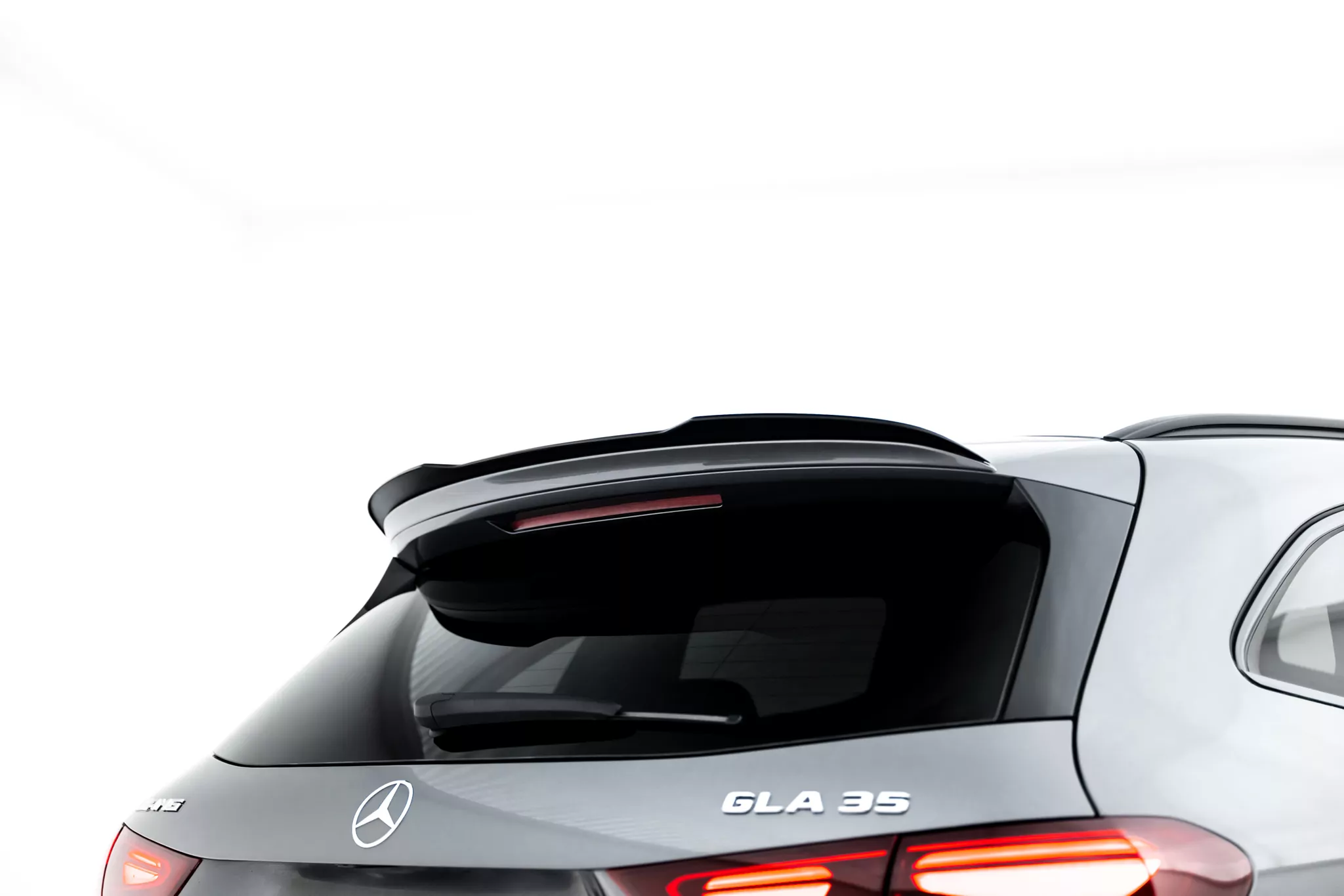 Spoiler CAP Für Mercedes-AMG GLA 35 H247 Facelift Schwarz Hochglanz