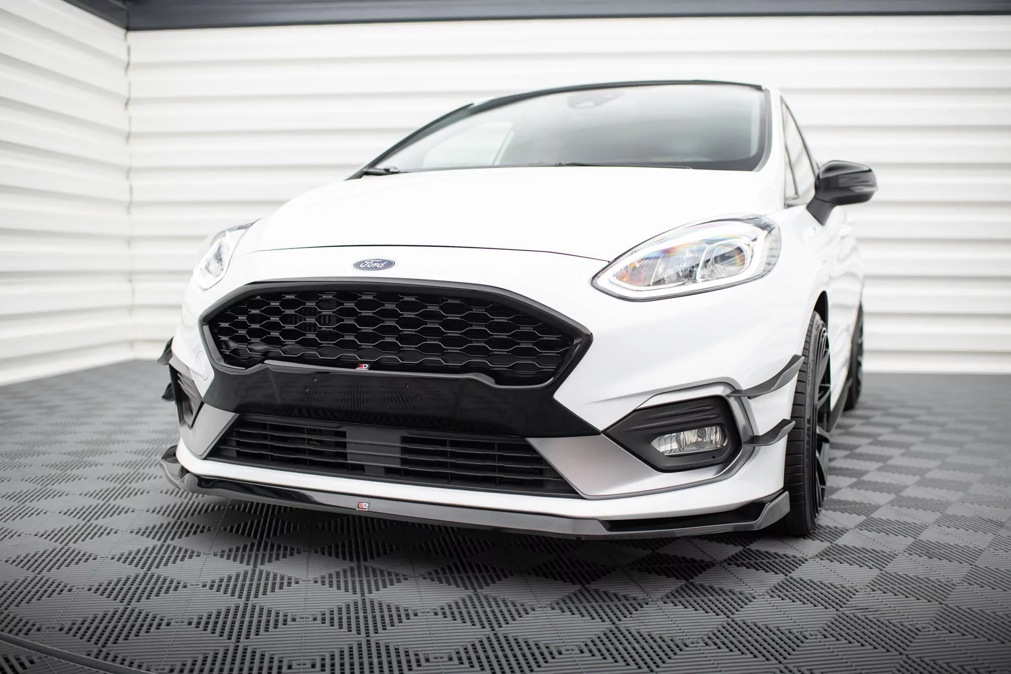 Front Ansatz Passend Für V.5 Passend Für Ford Fiesta Mk8 ST / ST-Line Schwarz Hochglanz Schwarz Hochglanz