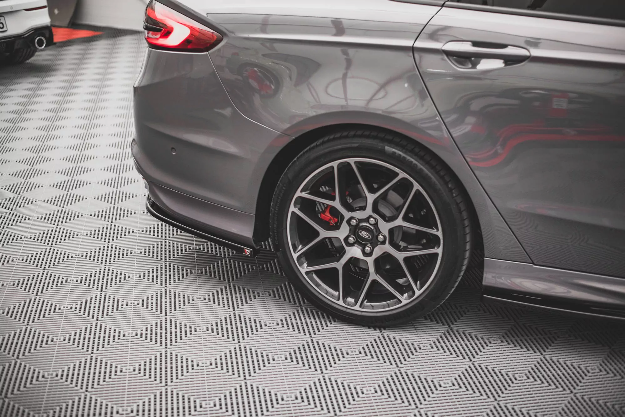 Heck Ansatz Flaps Diffusor V.1 Für Ford Mondeo ST-Line Mk5 Facelift Schwarz Hochglanz