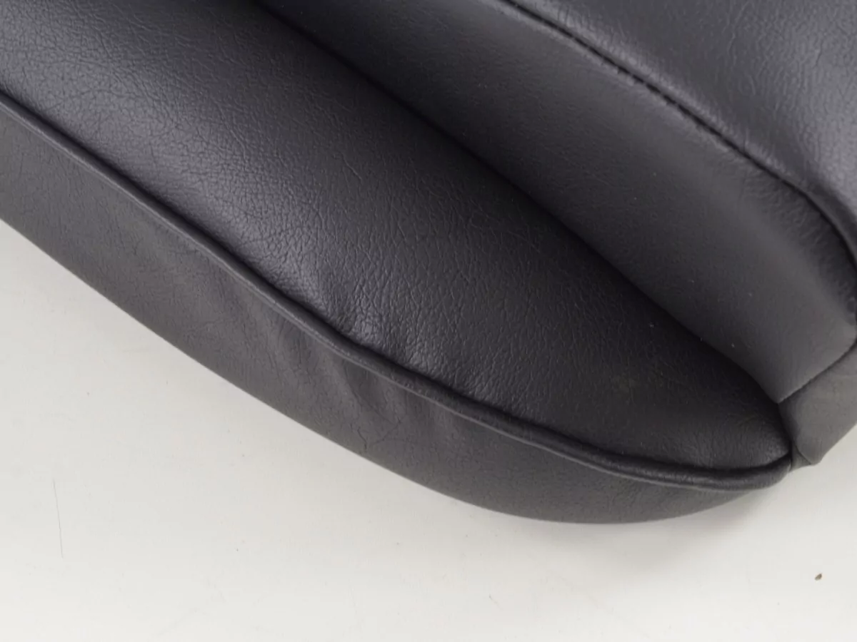 FK Oldtimersitze Auto Vollschalensitze Set Classic 4 schwarz mit Kopfstütze und Laufschienen