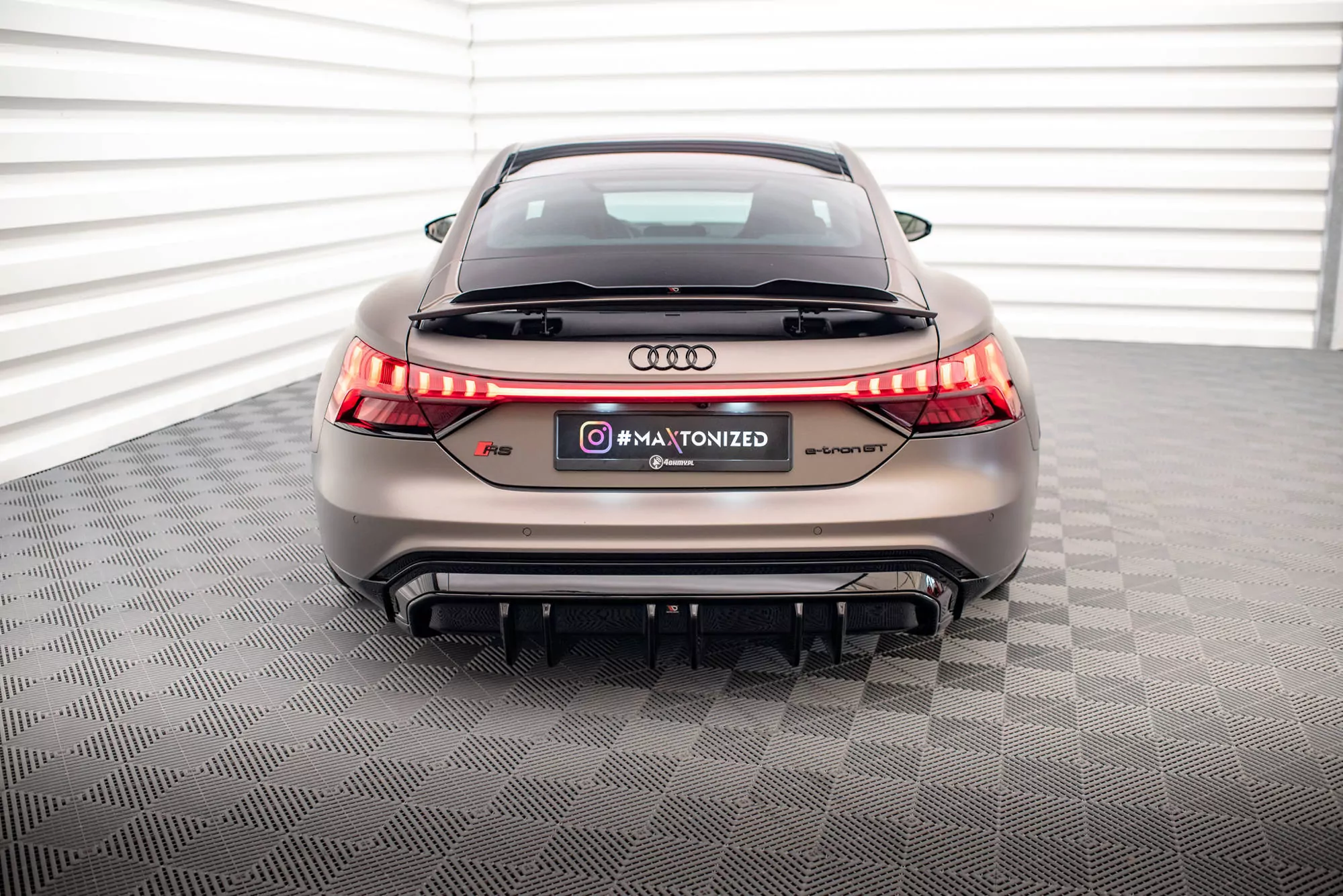 Diffusor Heck Ansatz Für Audi E-Tron GT / RS GT Mk1 Schwarz Hochglanz