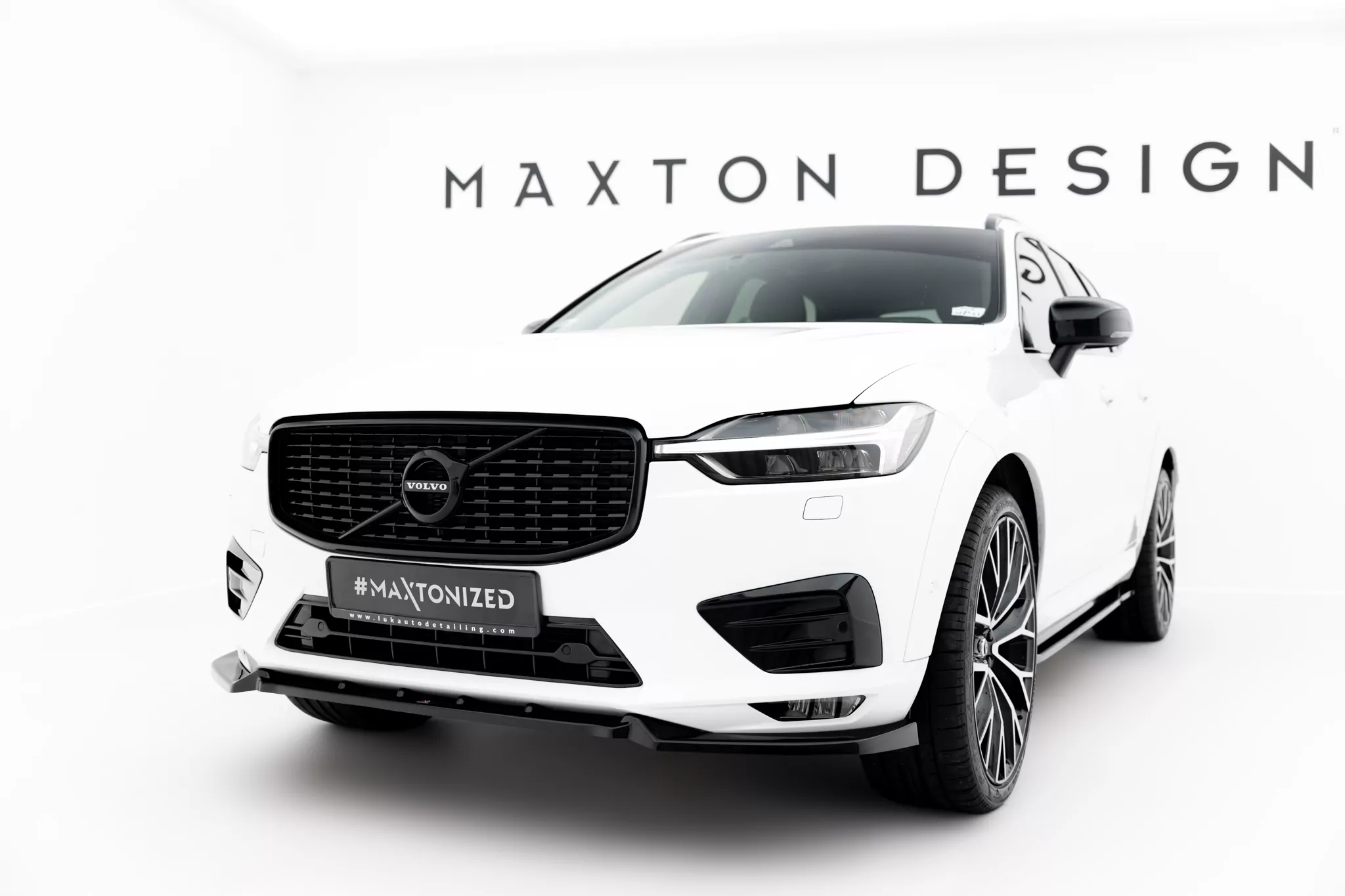 Front Ansatz V.2 Für Volvo XC60 Mk2 R-Design Schwarz Hochglanz