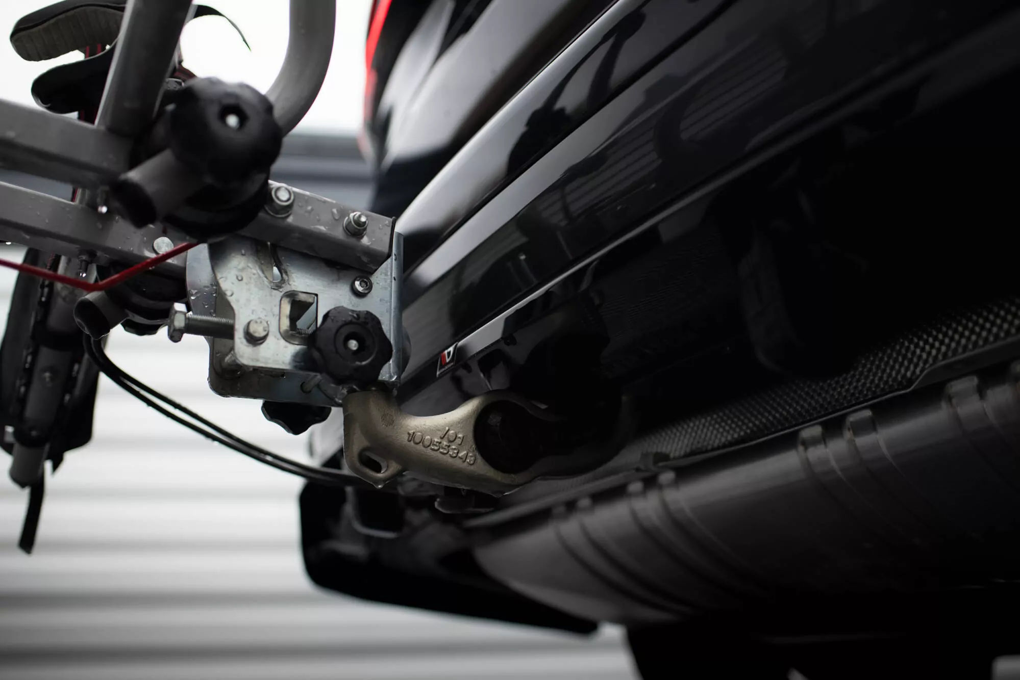 Hinten Splitter (mit Einem Vertikalem Balken) BMW X7 M-Paket G07 Facelift Schwarz Hochglanz