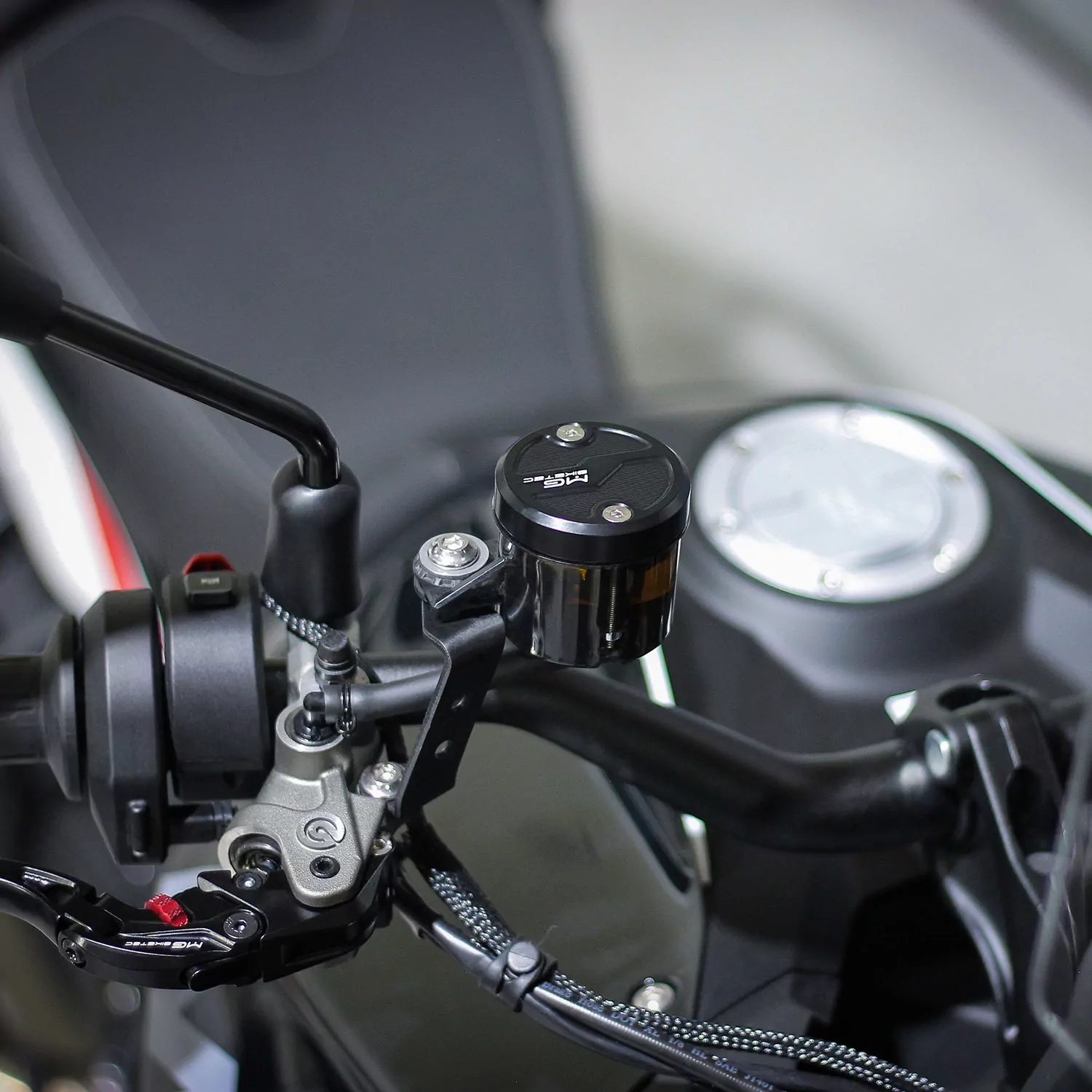 MG Biketec Behälterdeckel- Bremsflüssigkeit vorne für Aprilia RSV 1000 Mille / R ab 1999-2003