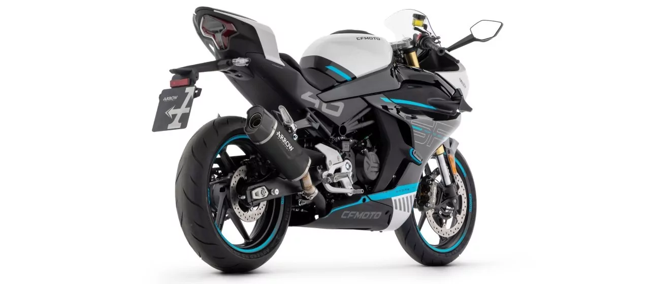 ARROW Indy Race EVO Aluminium Schwarz CF Moto 450NK / 450SR 2023-