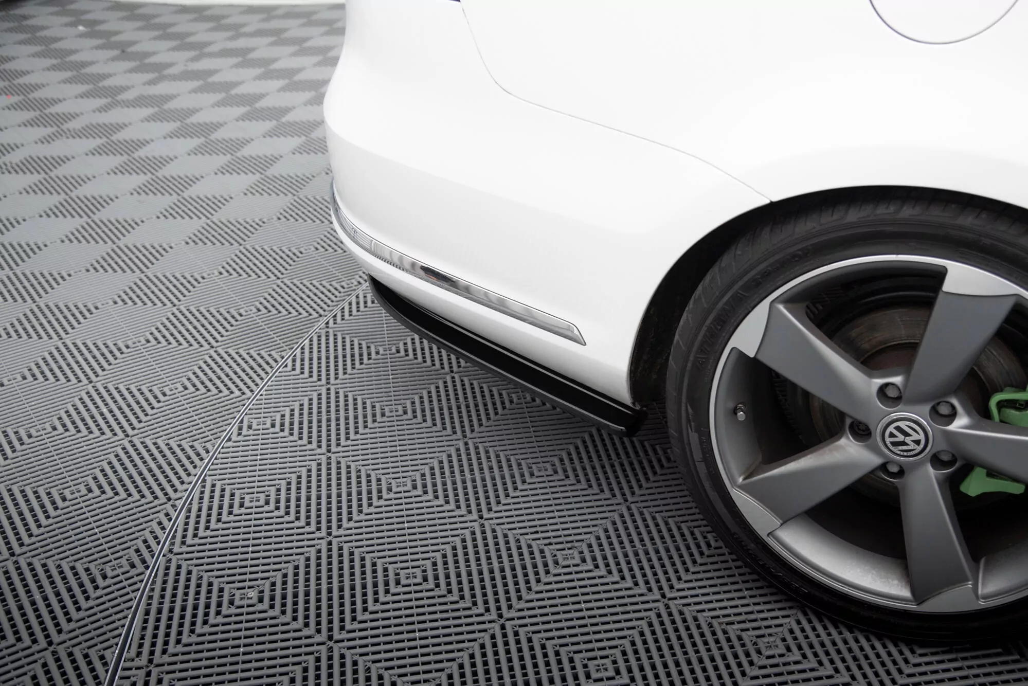 Heck Ansatz Flaps Diffusor Für Volkswagen Passat Variant B7 Schwarz Hochglanz