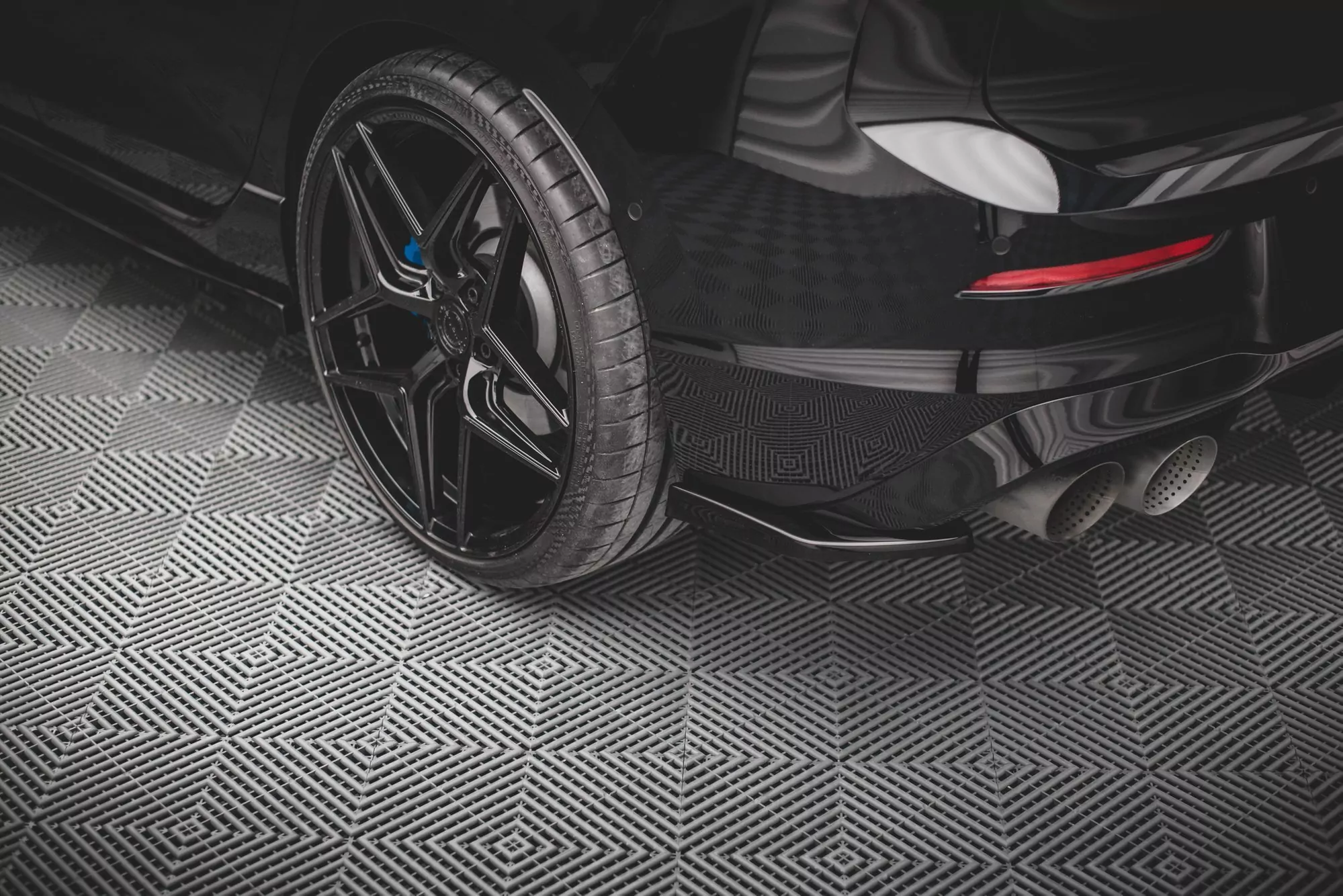 Heck Ansatz Flaps Diffusor V.2 Für Volkswagen Golf R Mk8 Schwarz Hochglanz