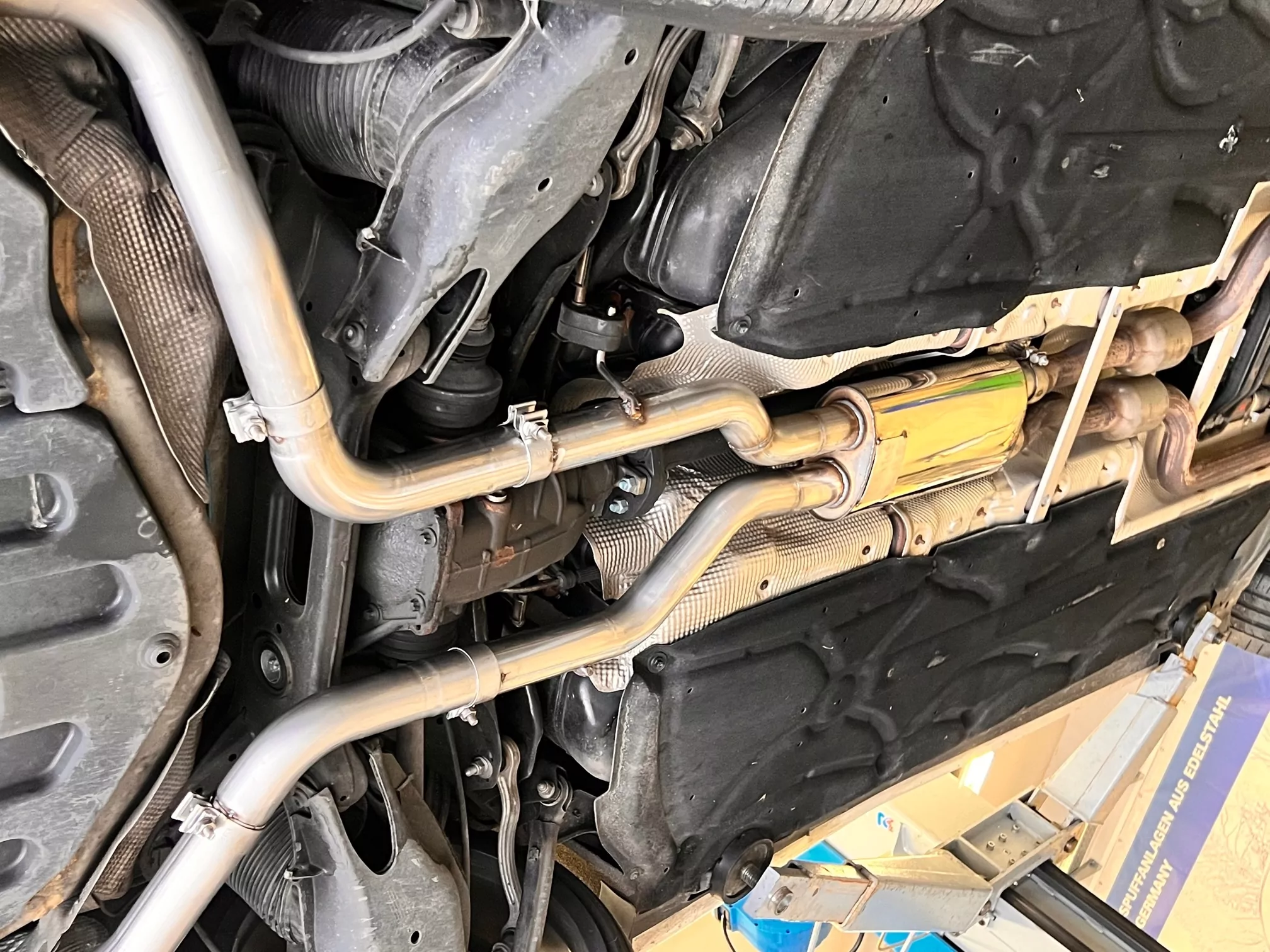 Mercedes E-Klasse 212 - 5,5l 285kW  Vorschalldämpfer