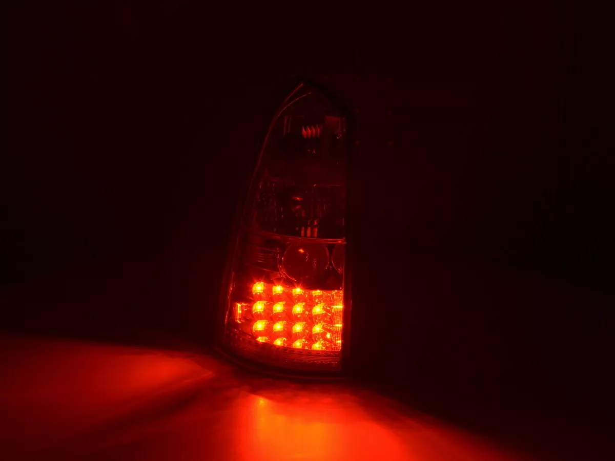 LED Rückleuchten Set Ford Focus Turnier DNW Bj. 98-04 chrom für Rechtslenker