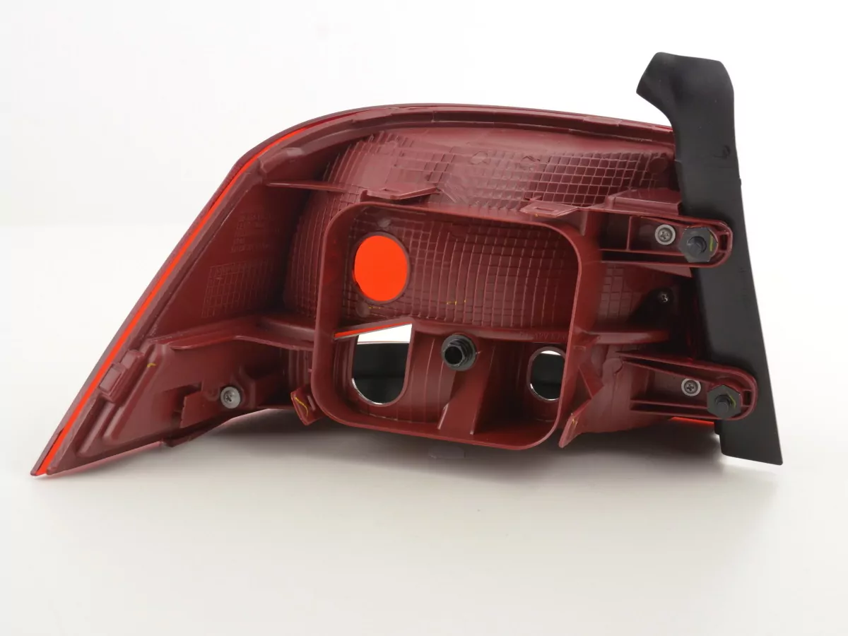 Verschleißteile Rückleuchte rechts VW Passat 3C Limo Bj. 10-14 schwarz