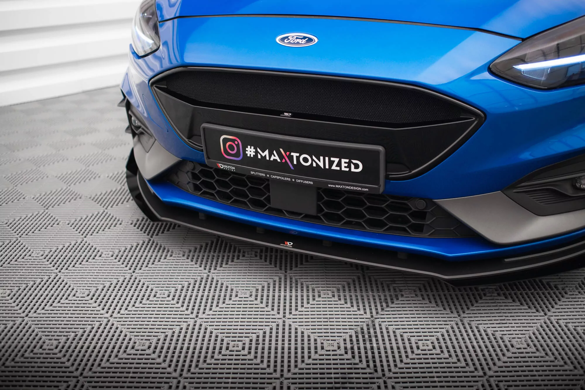 Robuste Racing Front Ansatz Passend Für + Flaps Passend Für Ford Focus ST / ST-Line Mk4 Schwarz Hochglanz