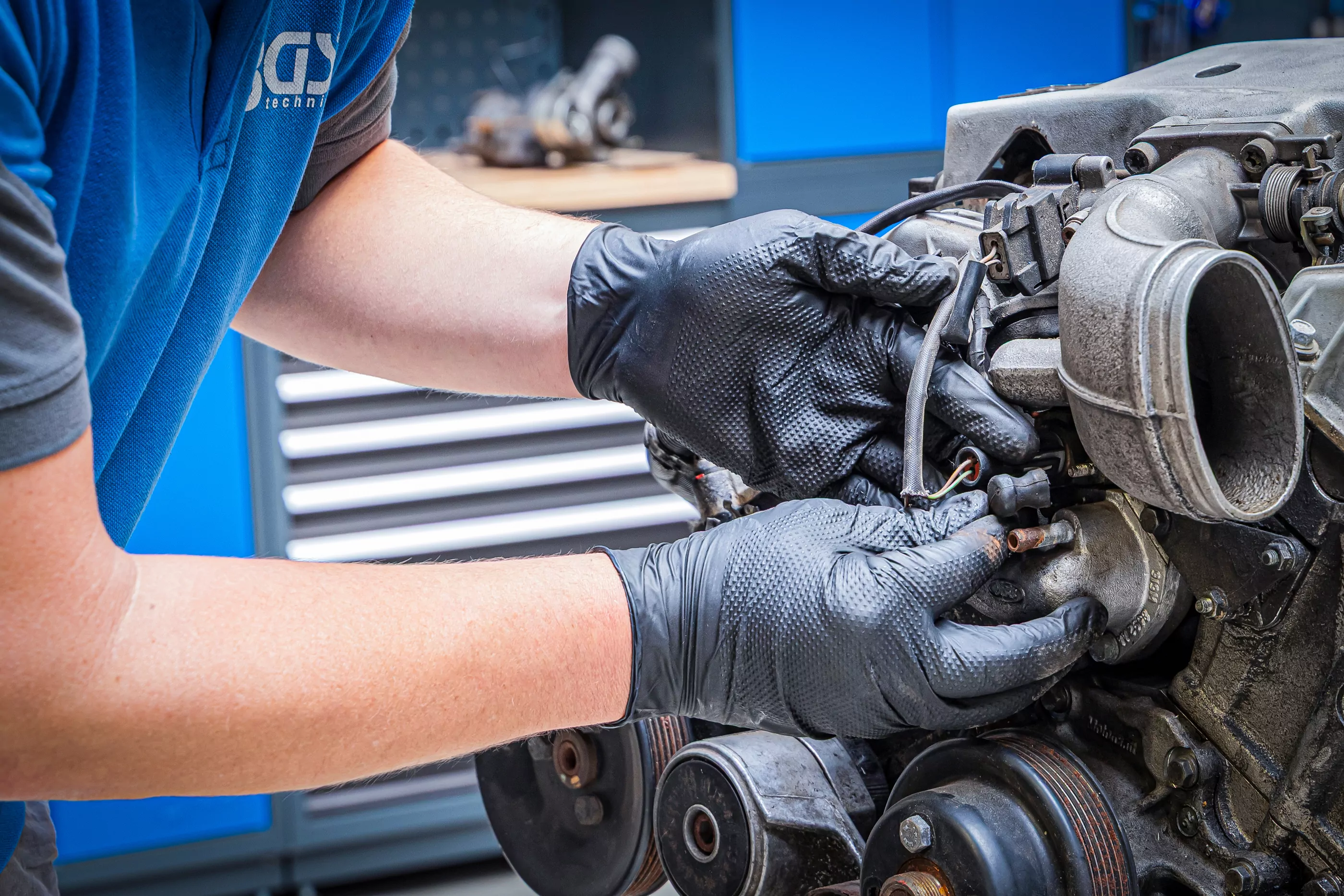 Einweghandschuh-Box | Nitril | mit extra Griffigkeit | Gr. L | 100 St.