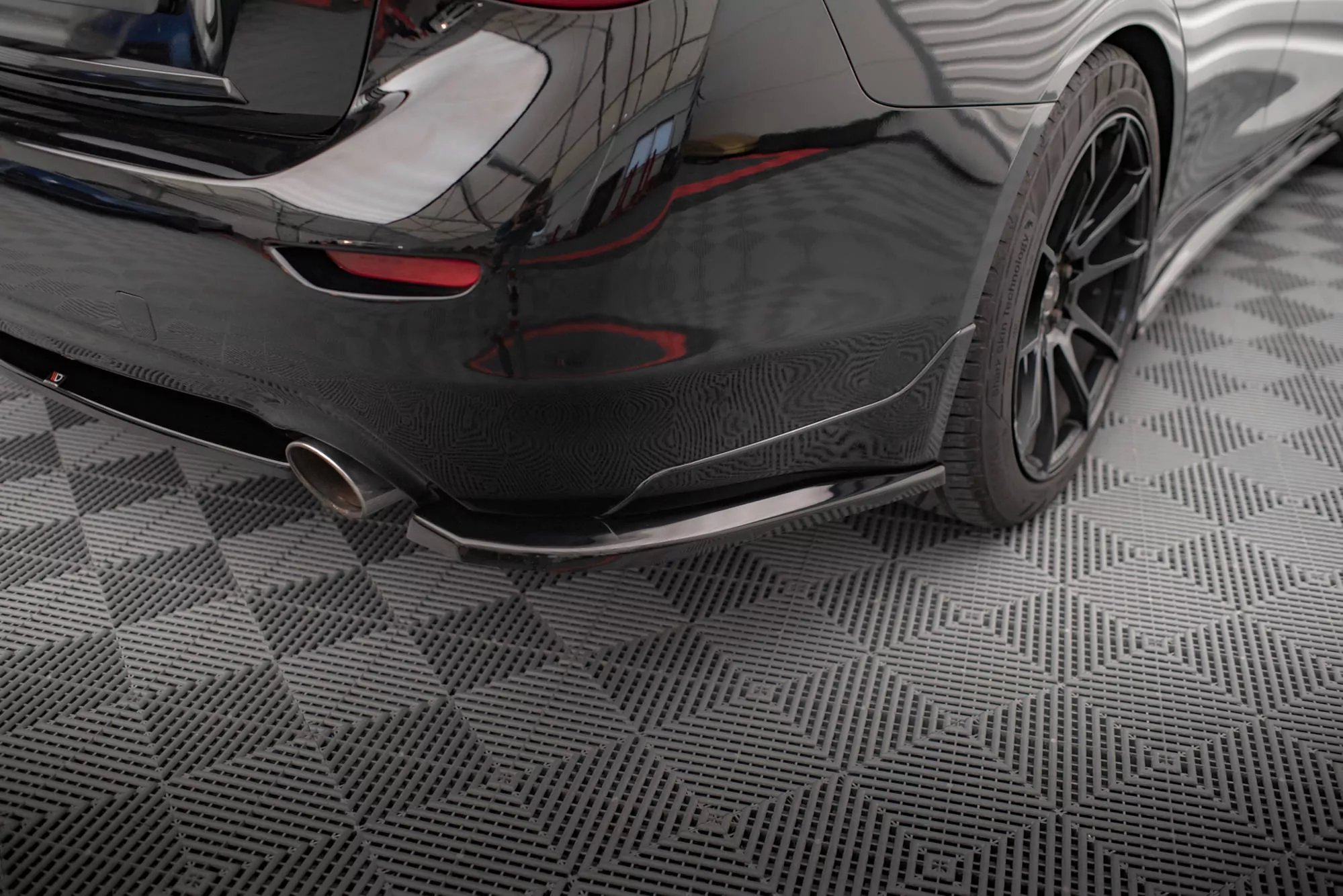 Heck Ansatz Flaps Diffusor V.1 Für Infiniti Q50 S Mk1 Schwarz Hochglanz