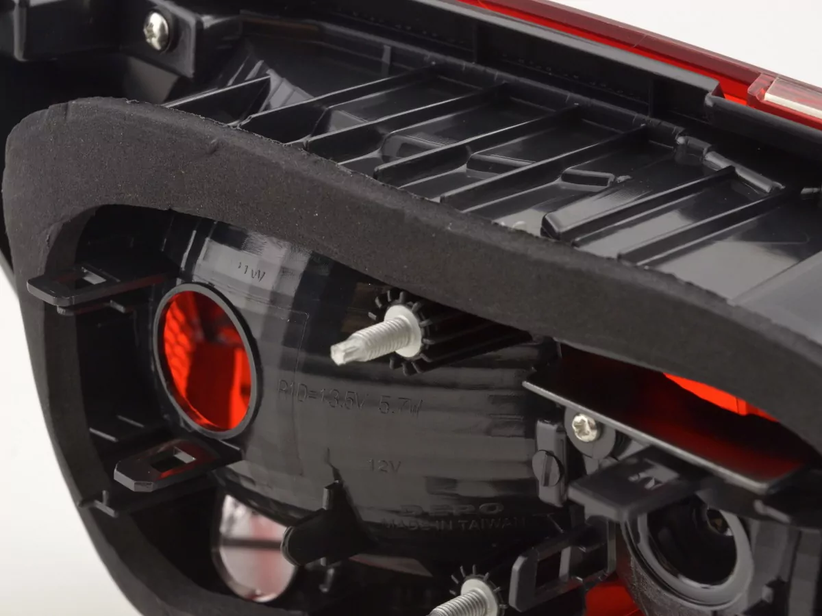 Verschleißteile Rückleuchte rechts VW Golf 7 Bj. ab 2012 rot/schwarz