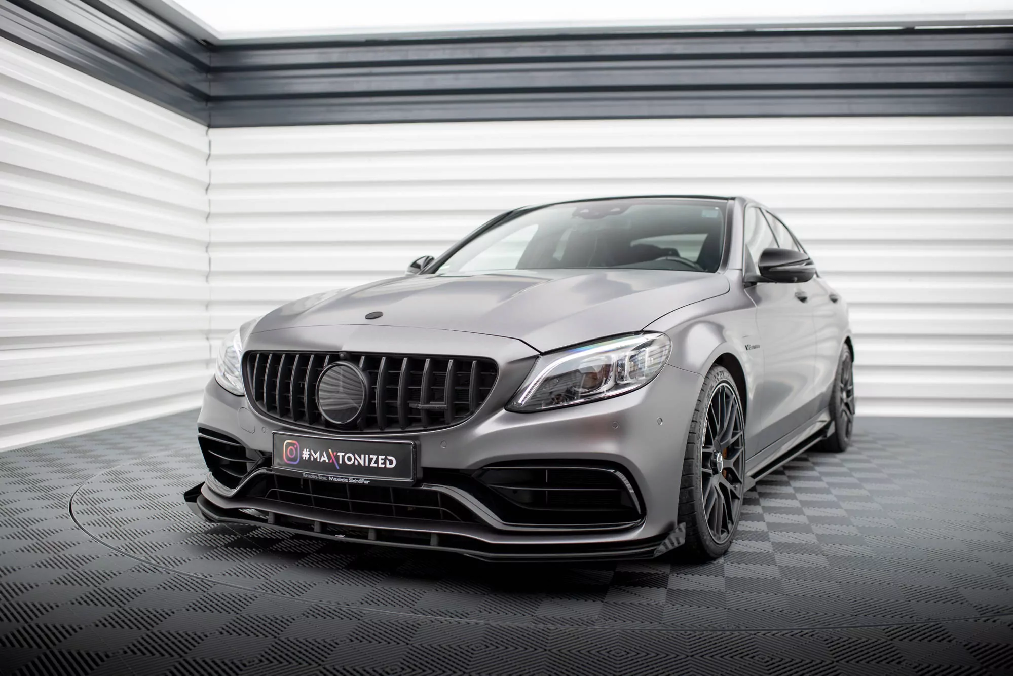 Street Pro Front Ansatz Für +Flaps Für + Flaps Mercedes-AMG C63 Limousine / Kombi W205 Facelift Schwarz Hochglanz